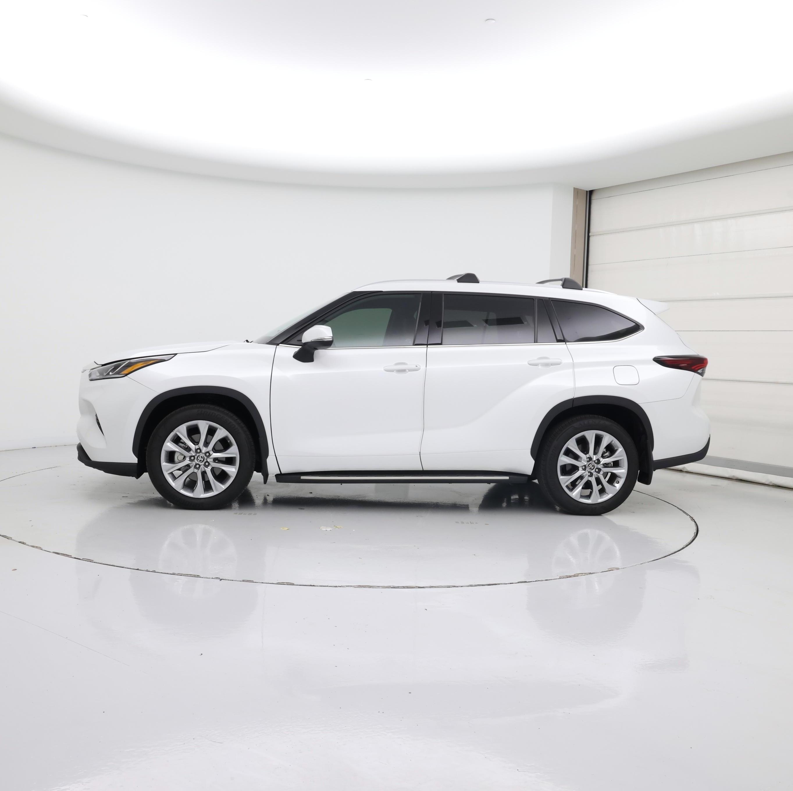 Thumbnail: 2024 Toyota Highlander - 3