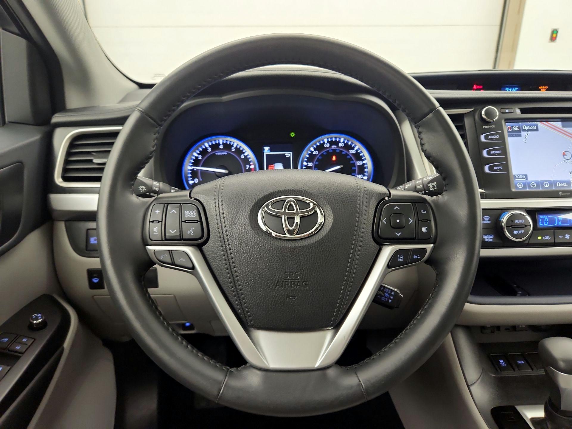 Thumbnail: 2019 Toyota Highlander - 10