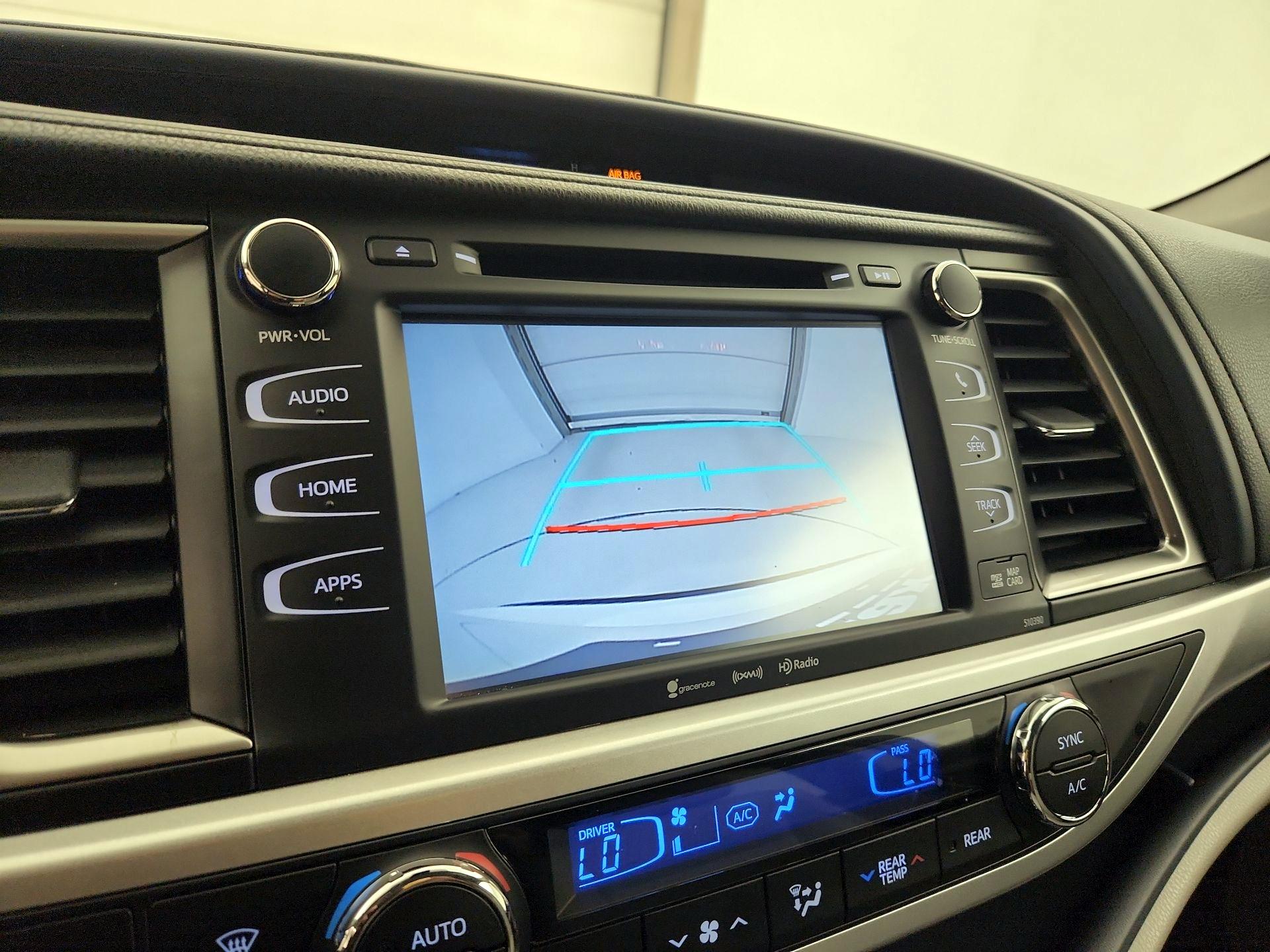 Thumbnail: 2019 Toyota Highlander - 15