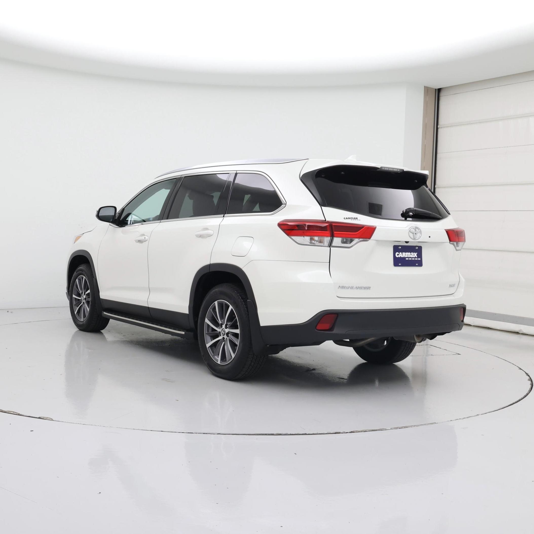 Thumbnail: 2019 Toyota Highlander - 2