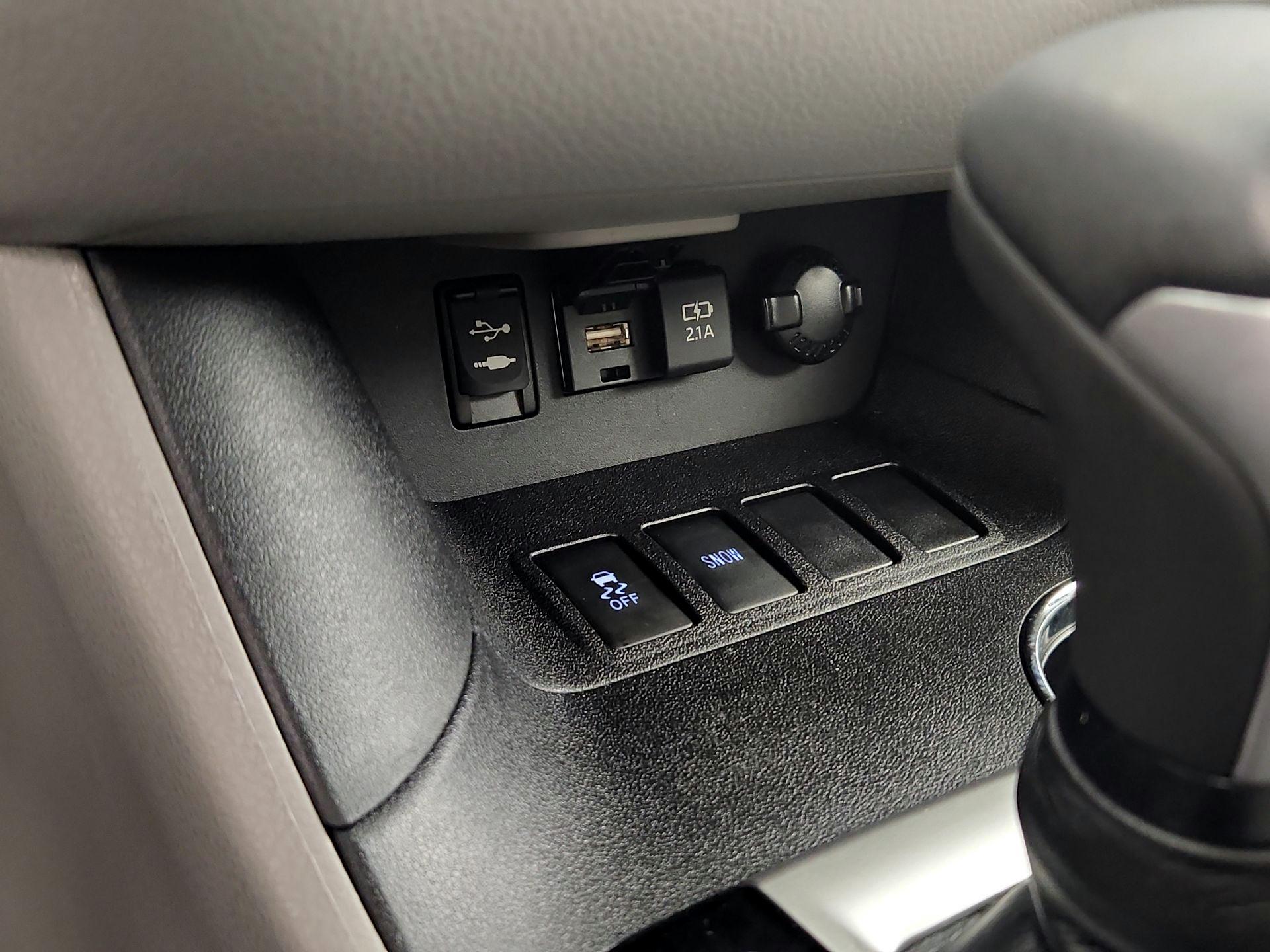 Thumbnail: 2019 Toyota Highlander - 19
