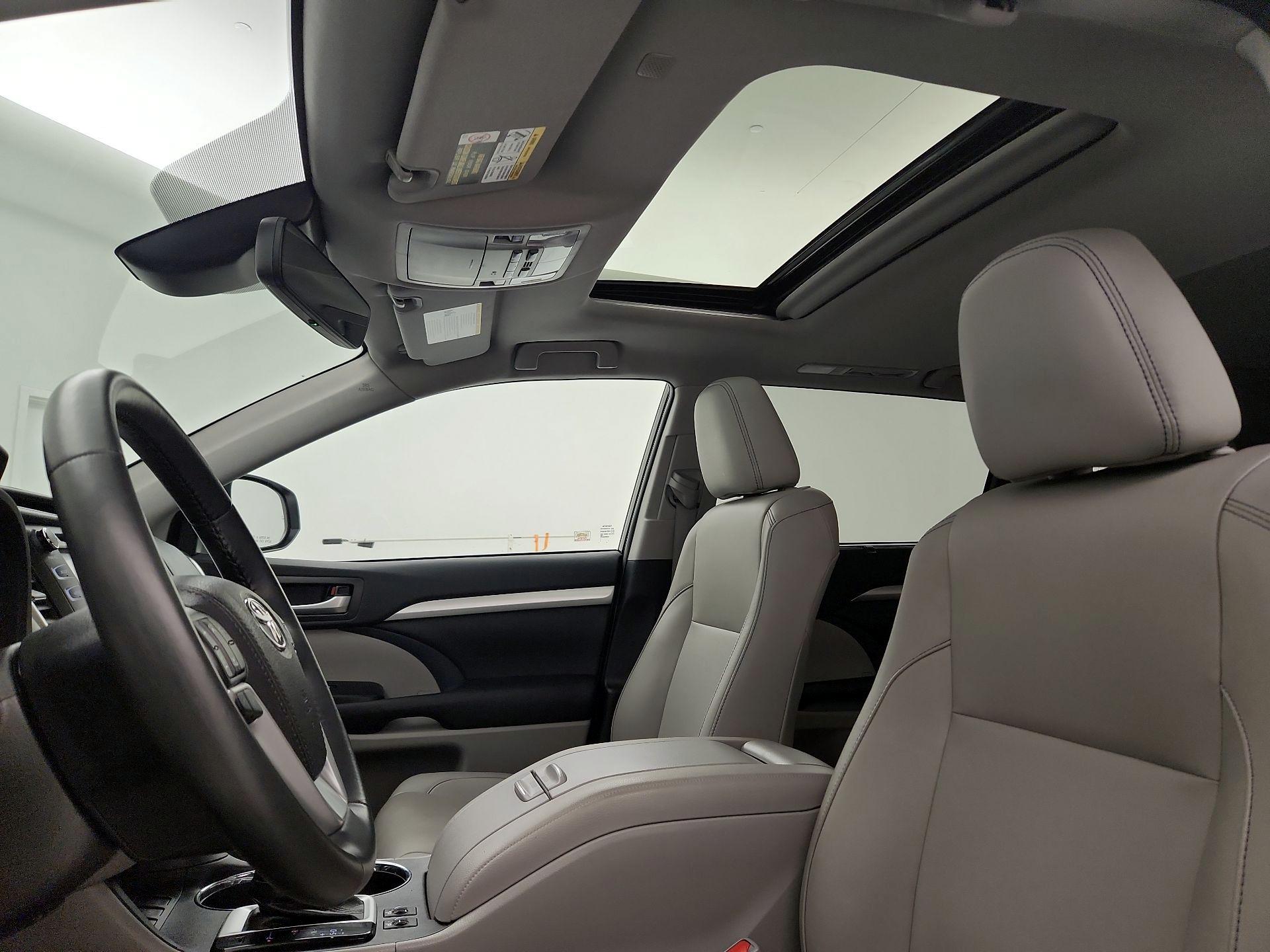 Thumbnail: 2019 Toyota Highlander - 20