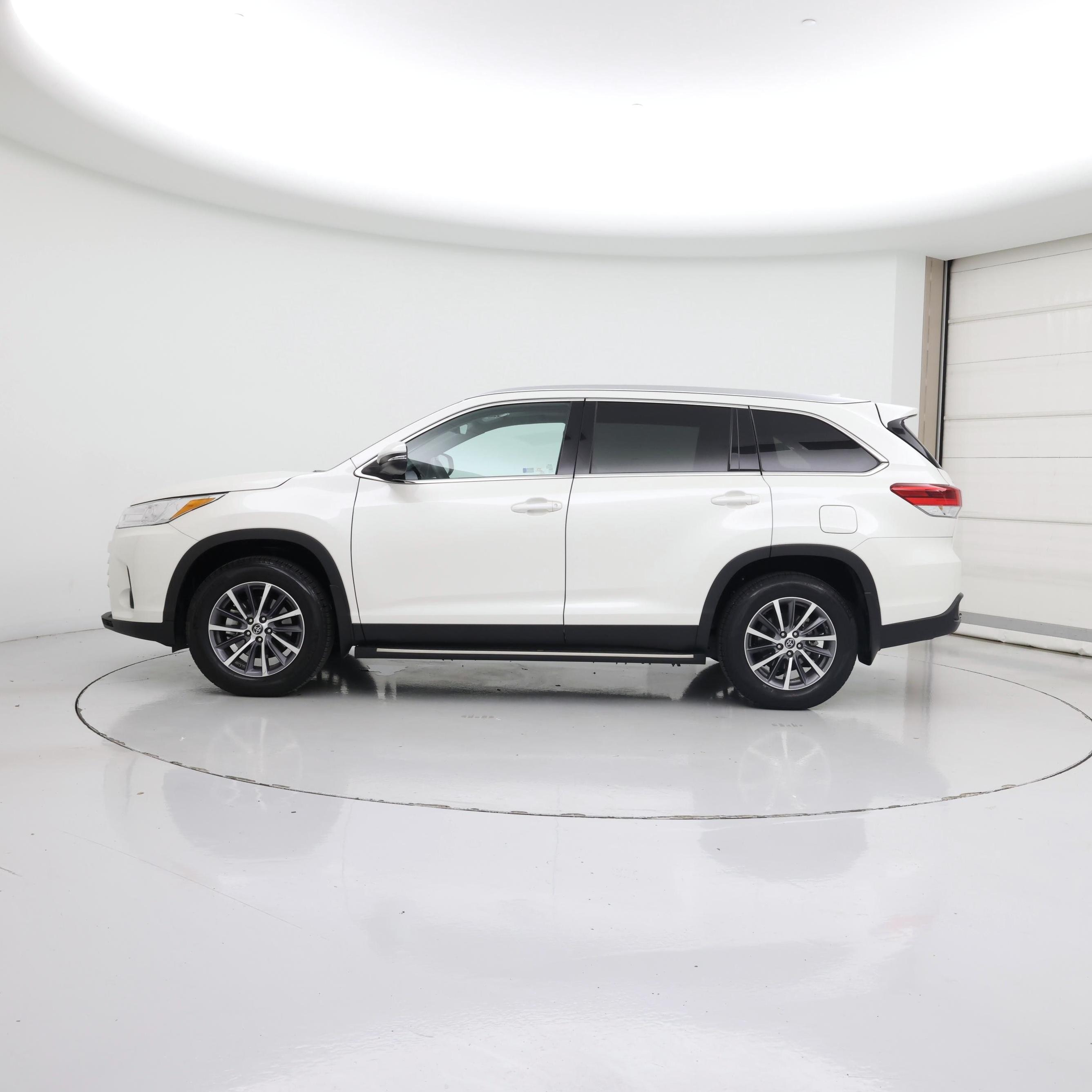 Thumbnail: 2019 Toyota Highlander - 3