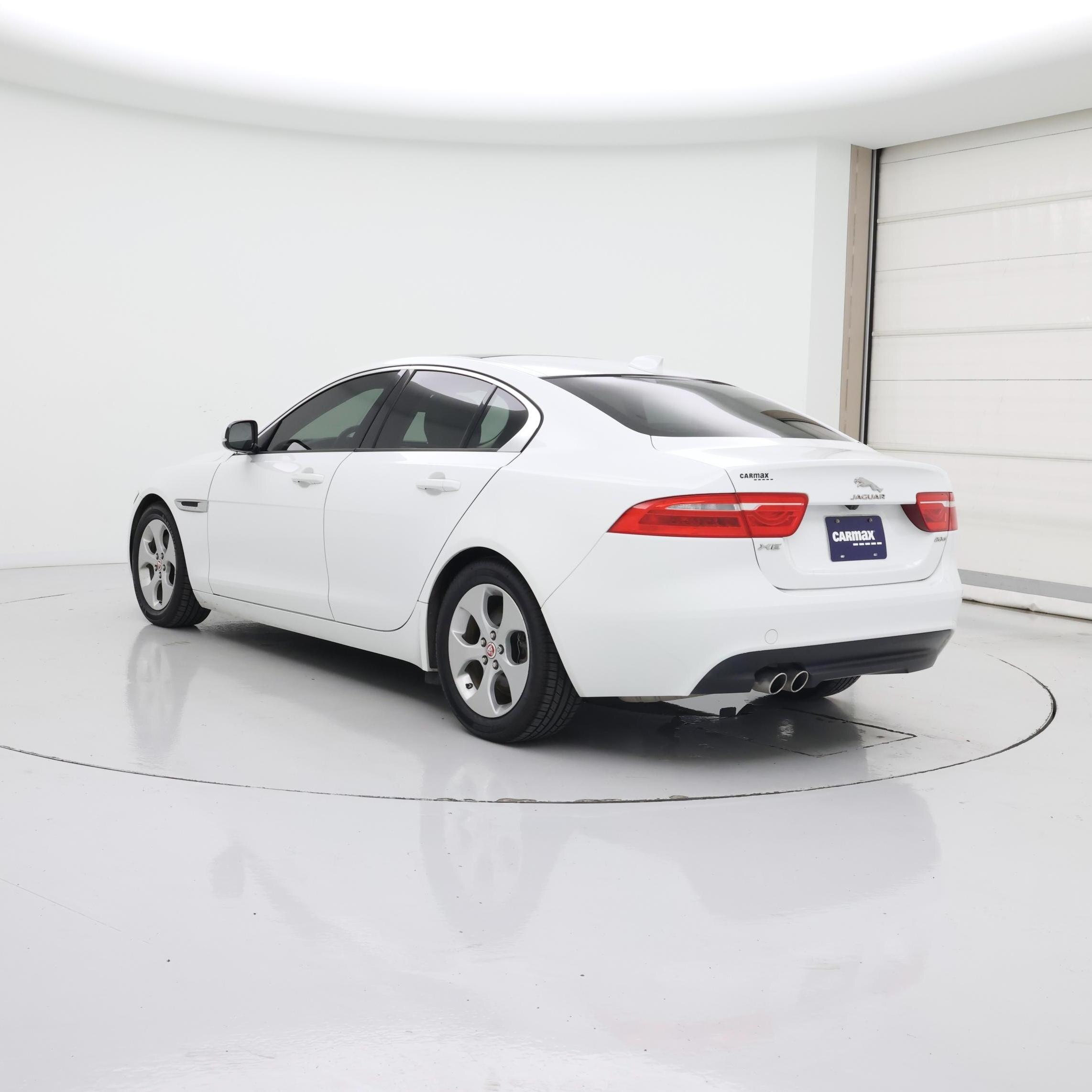 Thumbnail: 2017 Jaguar XE - 2