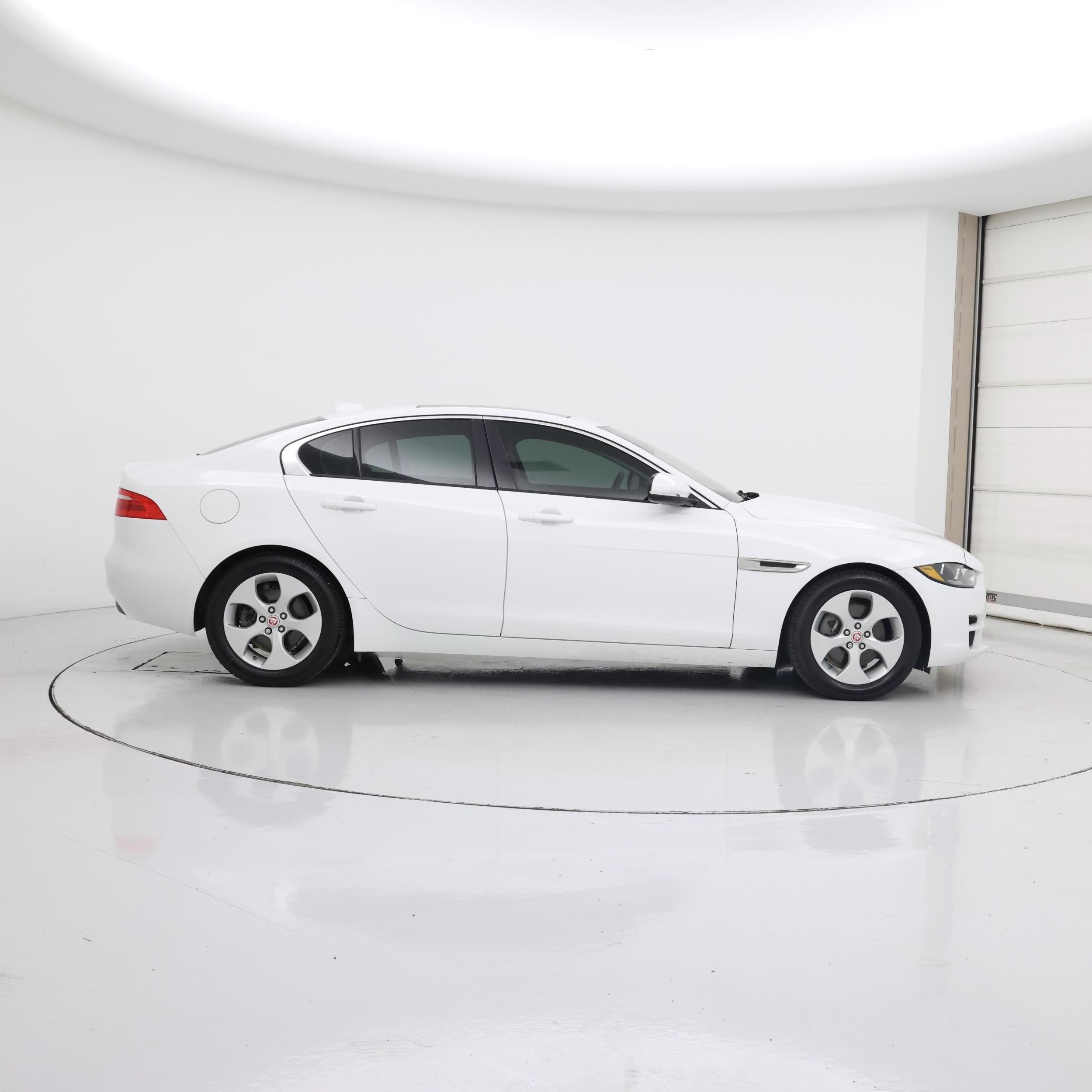 Thumbnail: 2017 Jaguar XE - 7