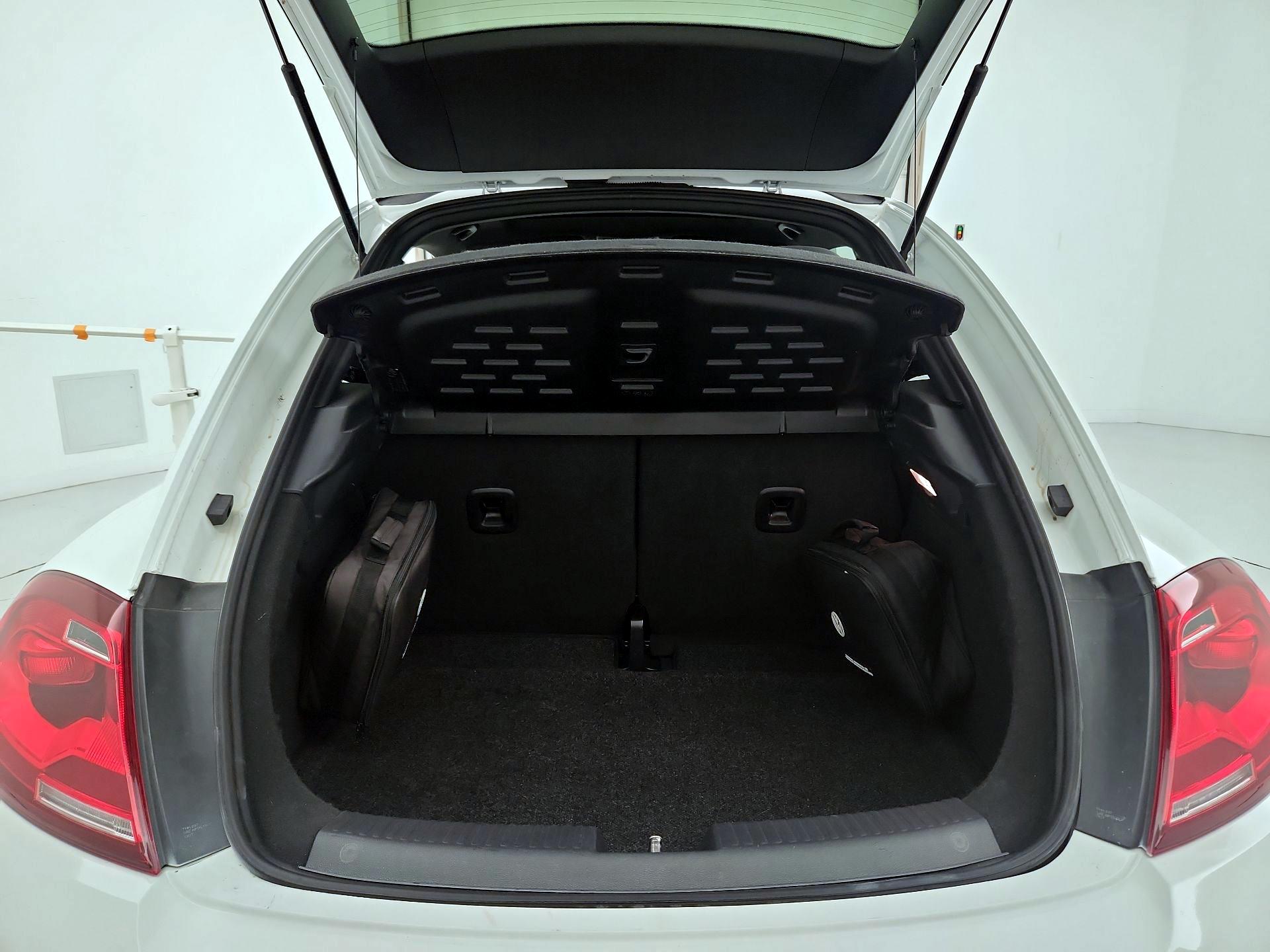 Thumbnail: 2019 Volkswagen Beetle - 20