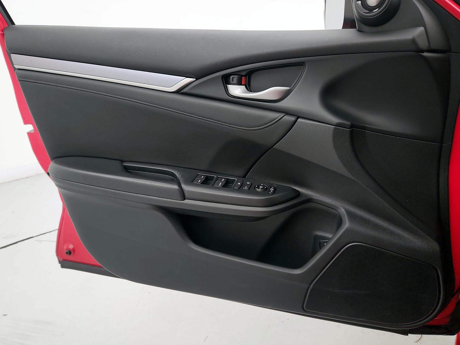 Thumbnail: 2016 Honda Civic - 12