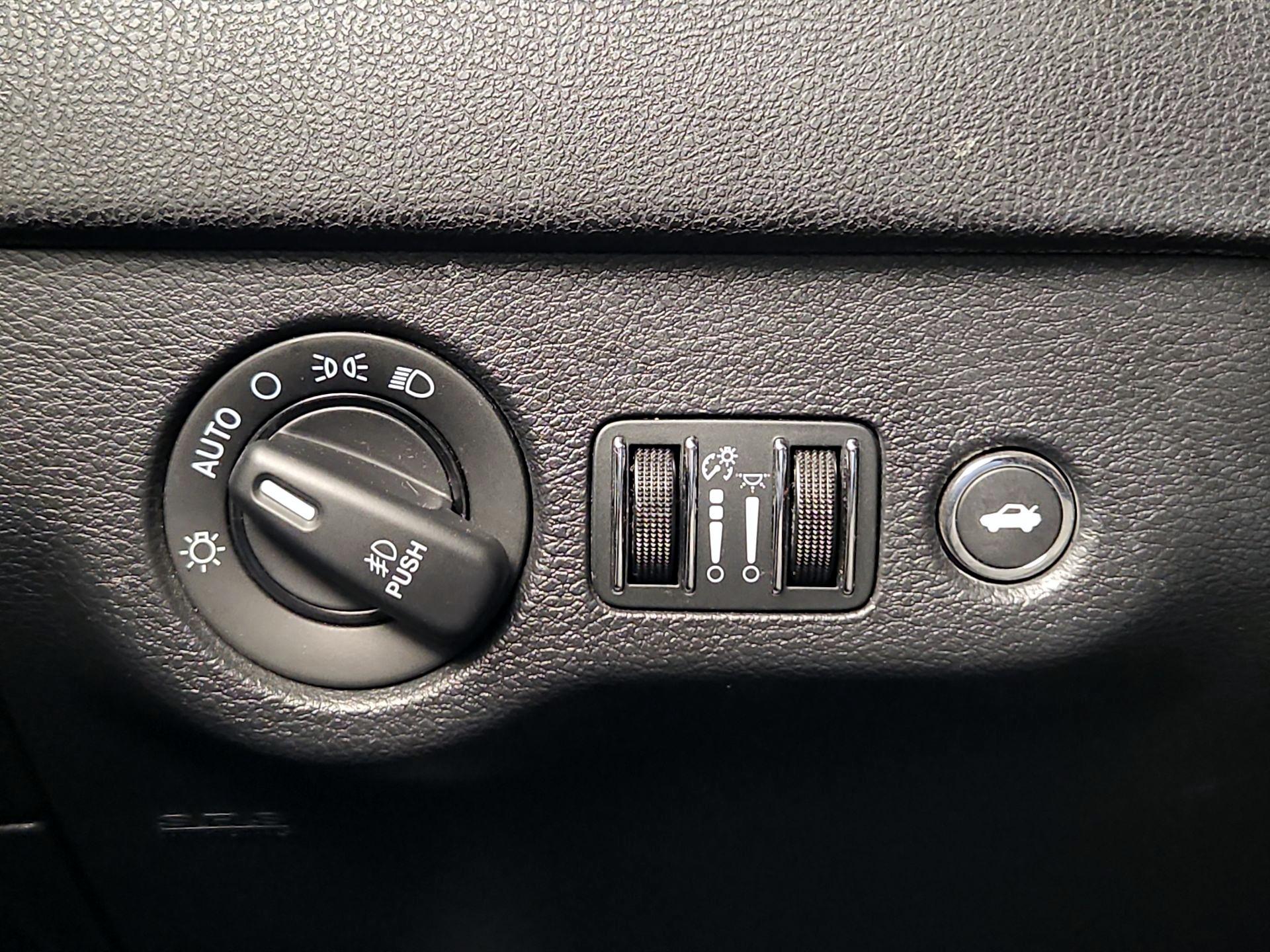 Thumbnail: 2014 Chrysler 300 - 13