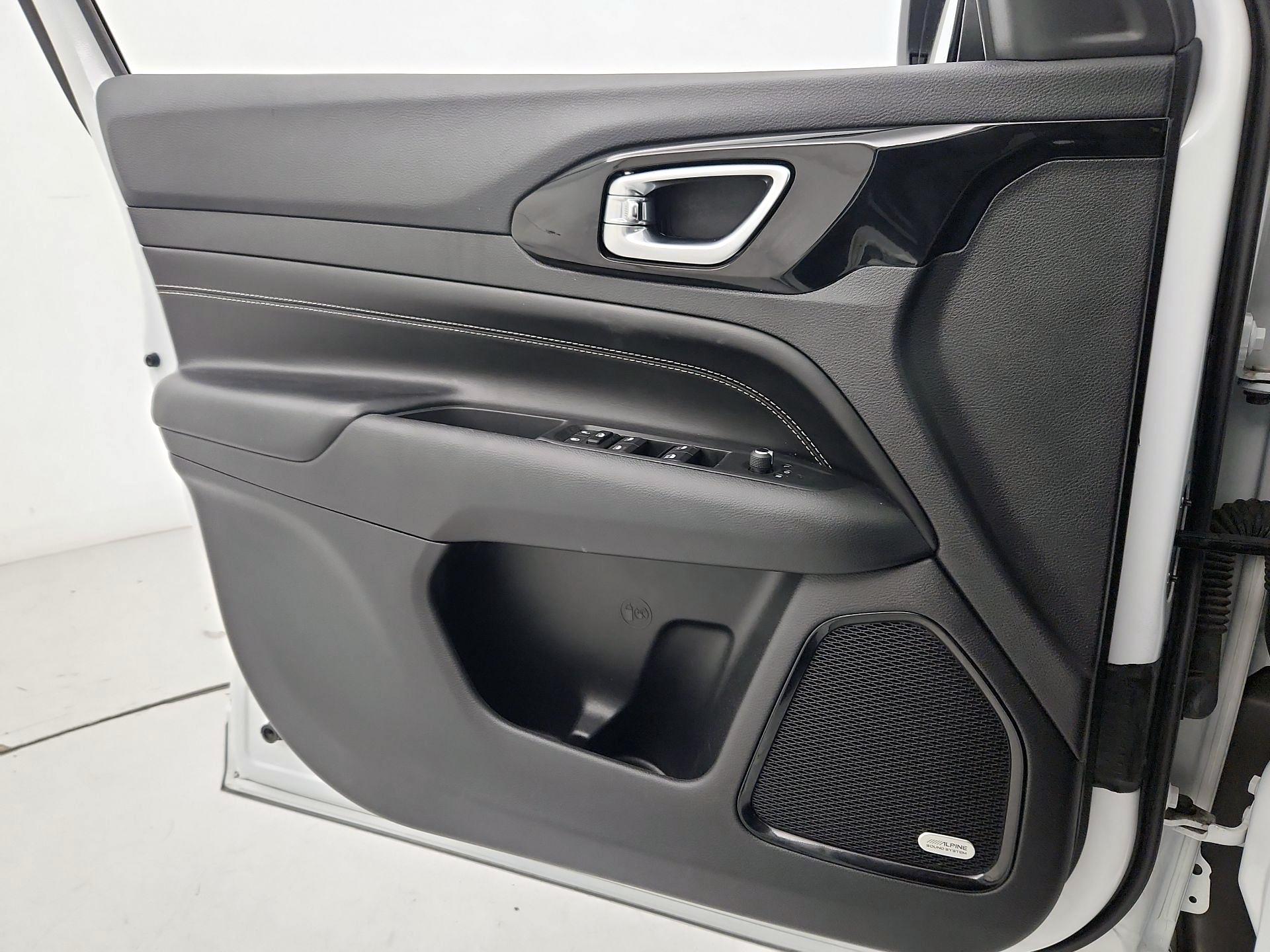 Thumbnail: 2022 Jeep Compass - 12