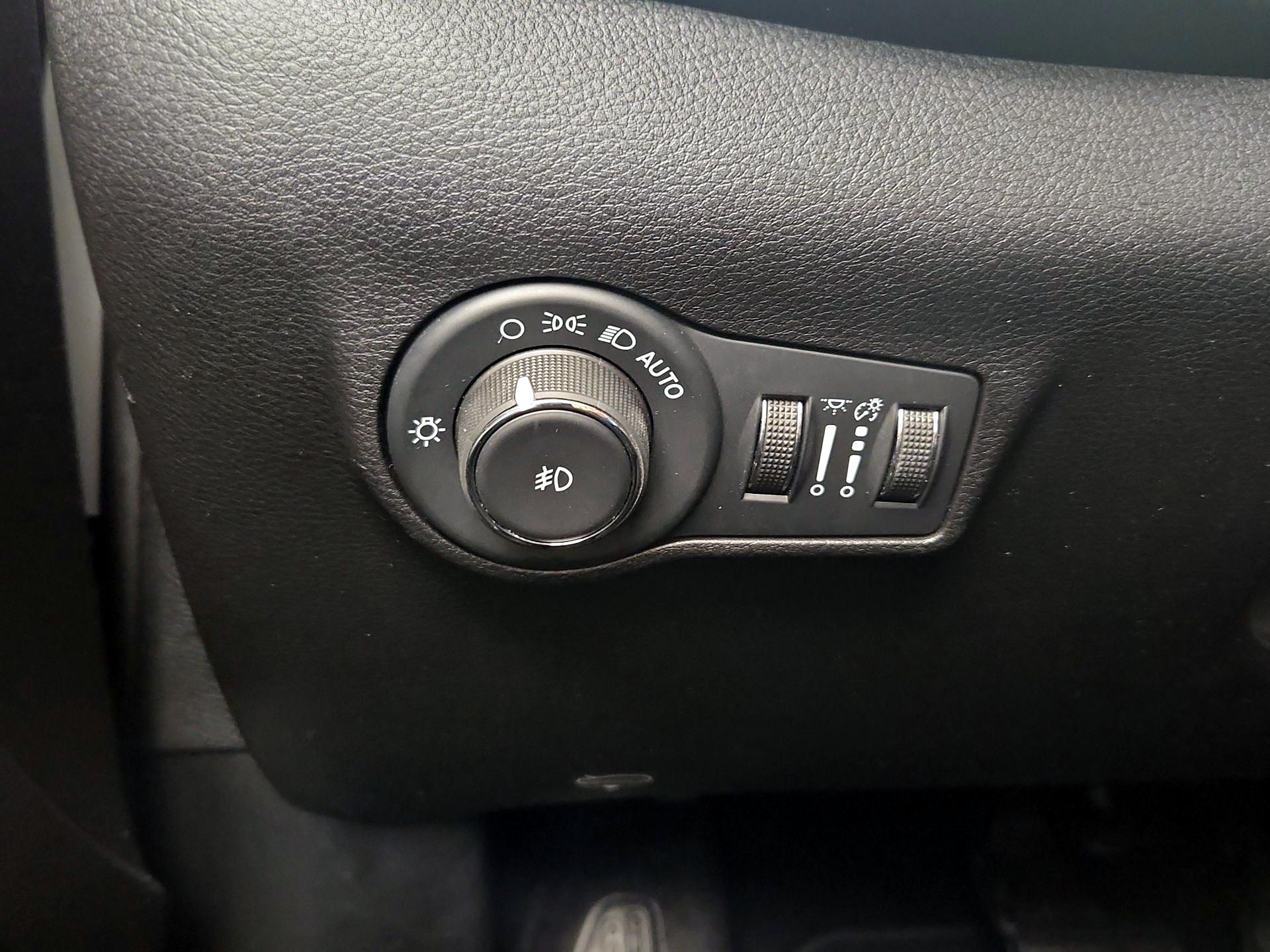 Thumbnail: 2022 Jeep Compass - 13