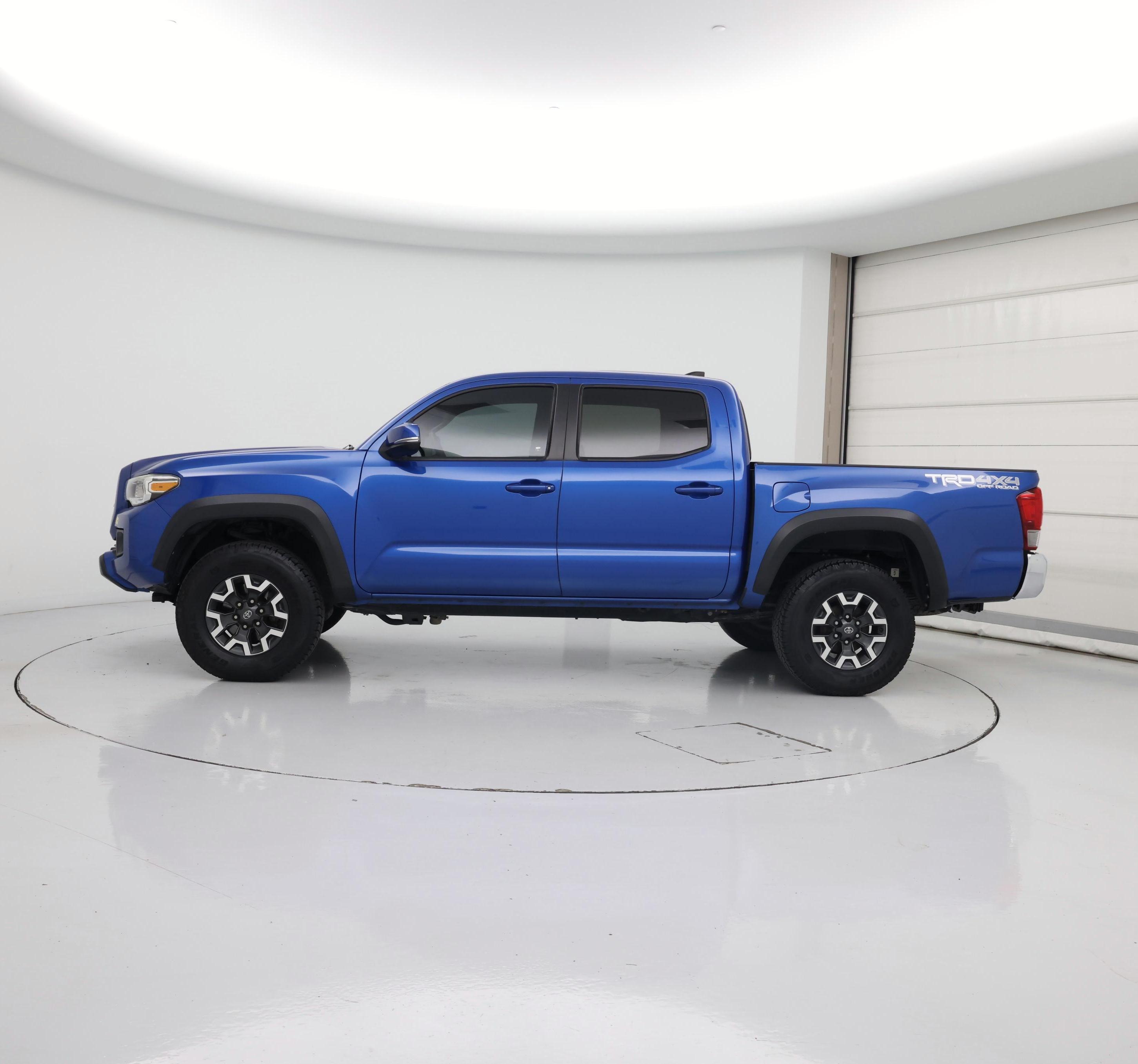Thumbnail: 2017 Toyota Tacoma - 3