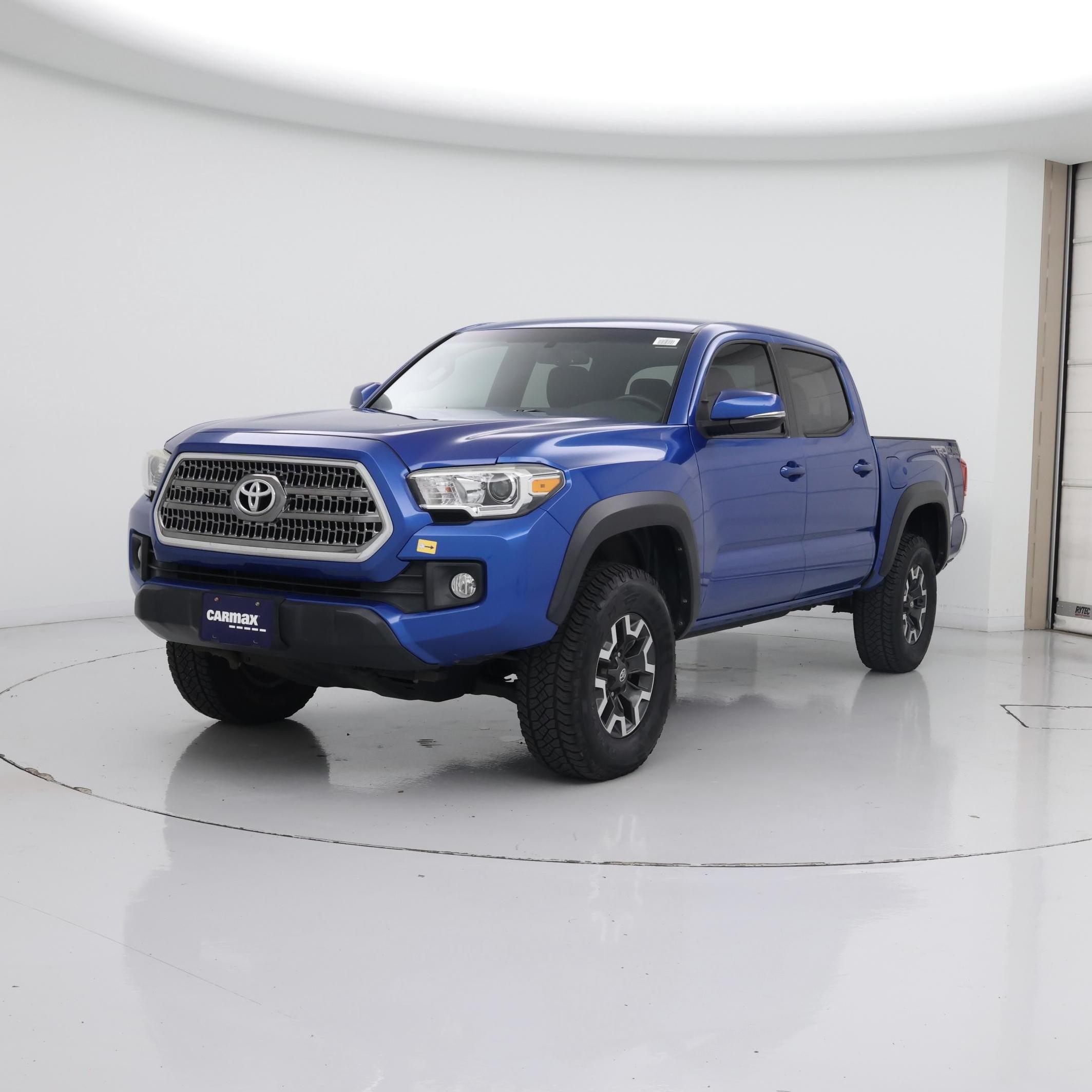 Thumbnail: 2017 Toyota Tacoma - 4