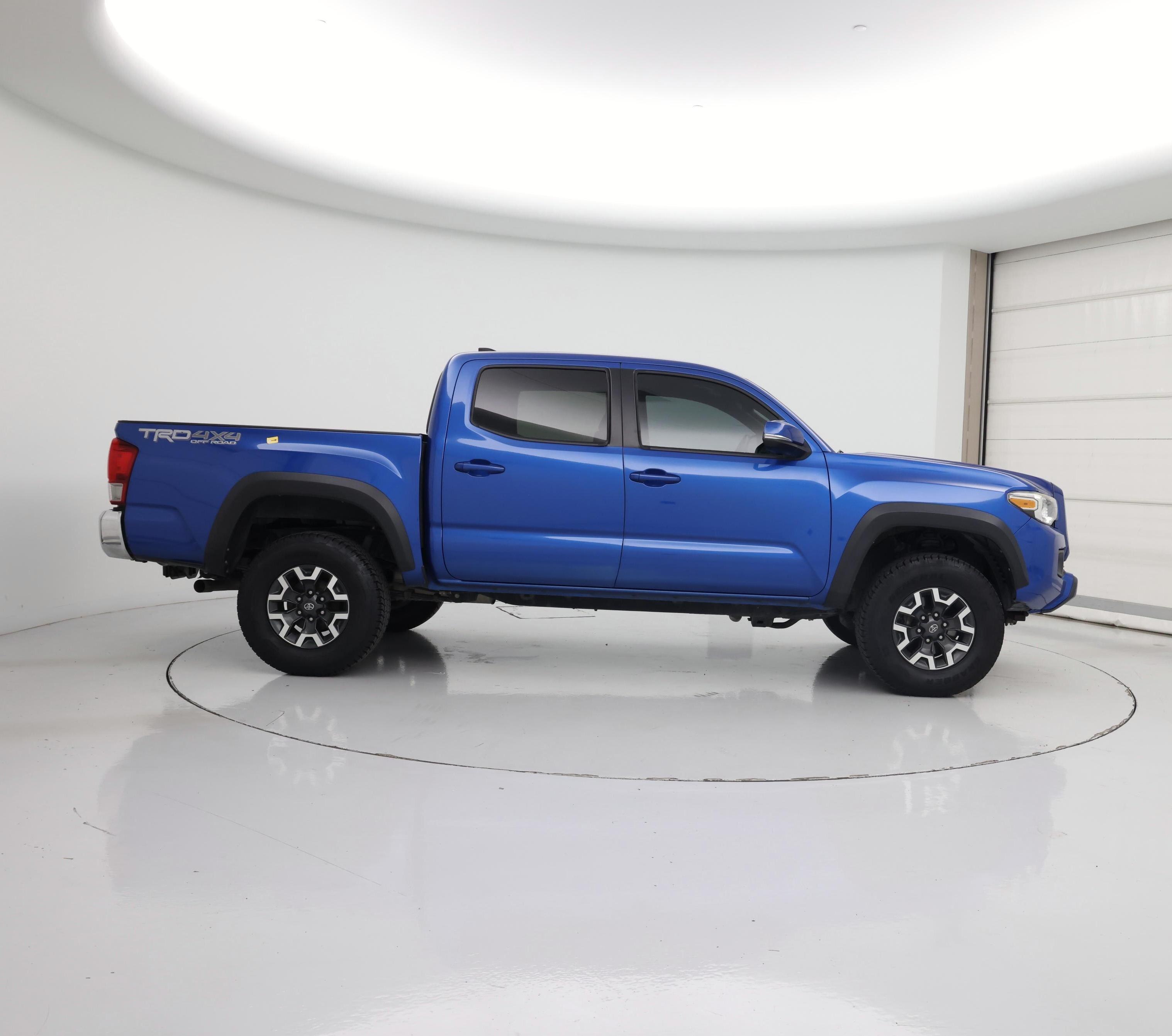 Thumbnail: 2017 Toyota Tacoma - 7