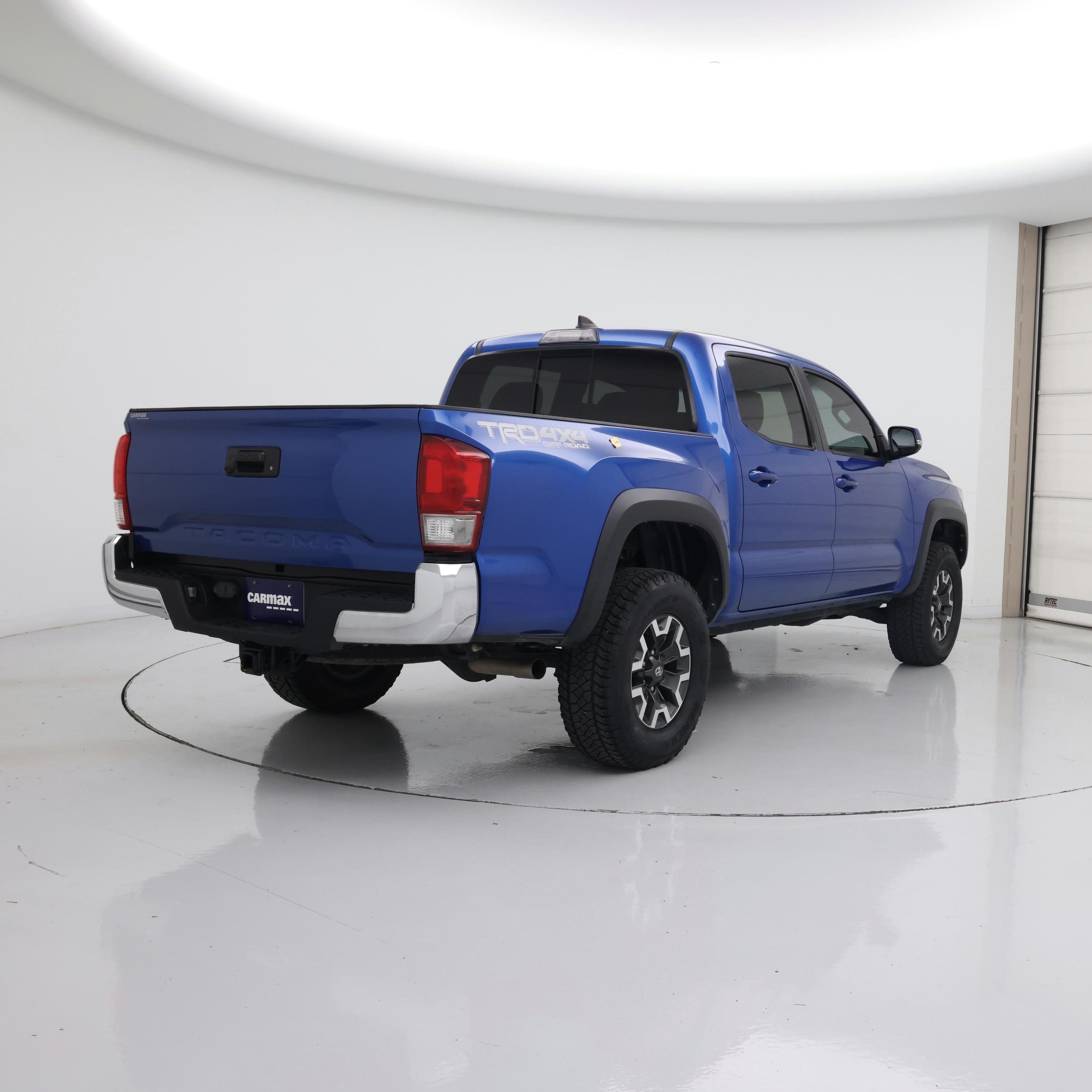 Thumbnail: 2017 Toyota Tacoma - 8