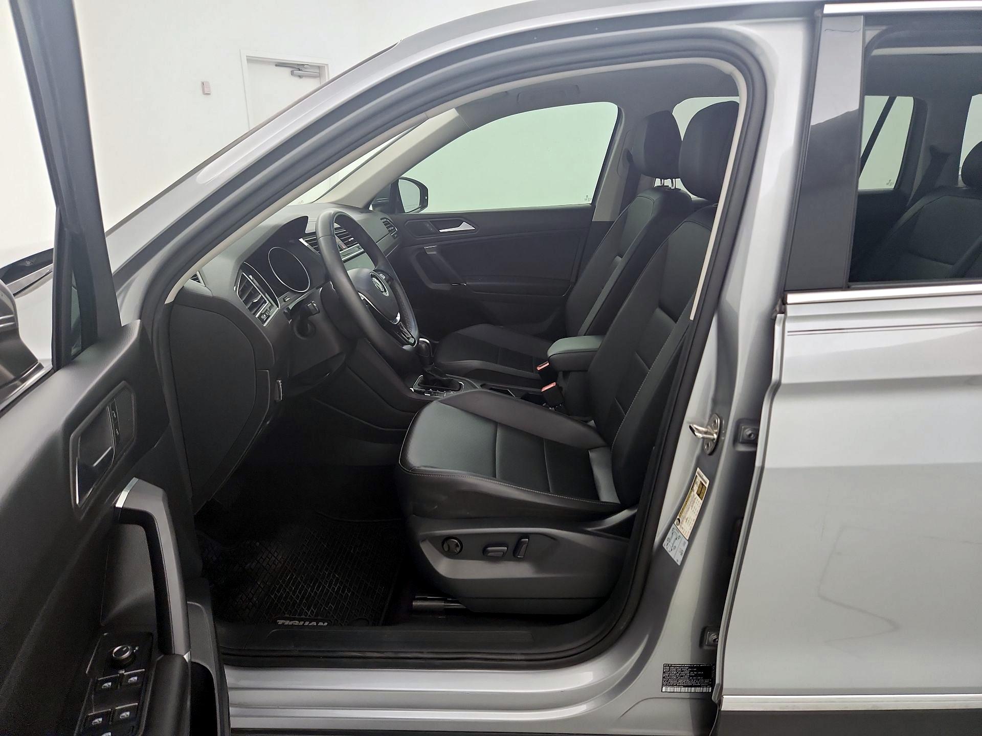Thumbnail: 2020 Volkswagen Tiguan - 11
