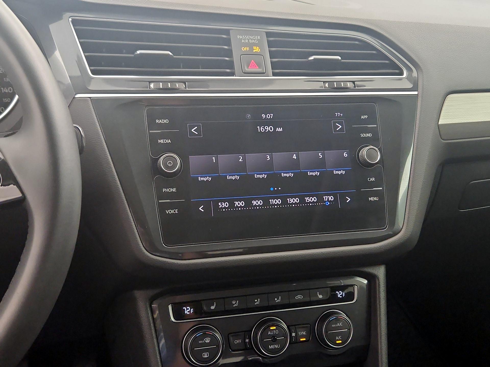Thumbnail: 2020 Volkswagen Tiguan - 15