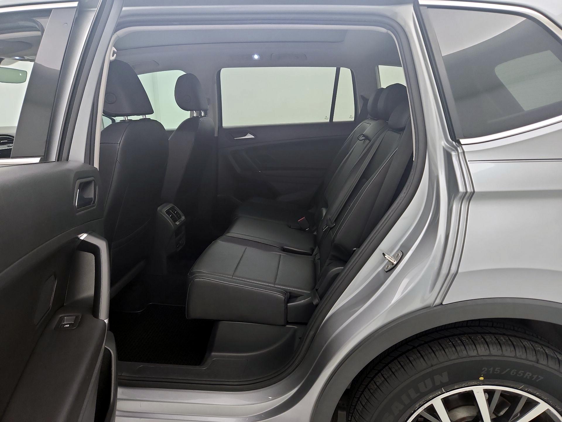 Thumbnail: 2020 Volkswagen Tiguan - 20