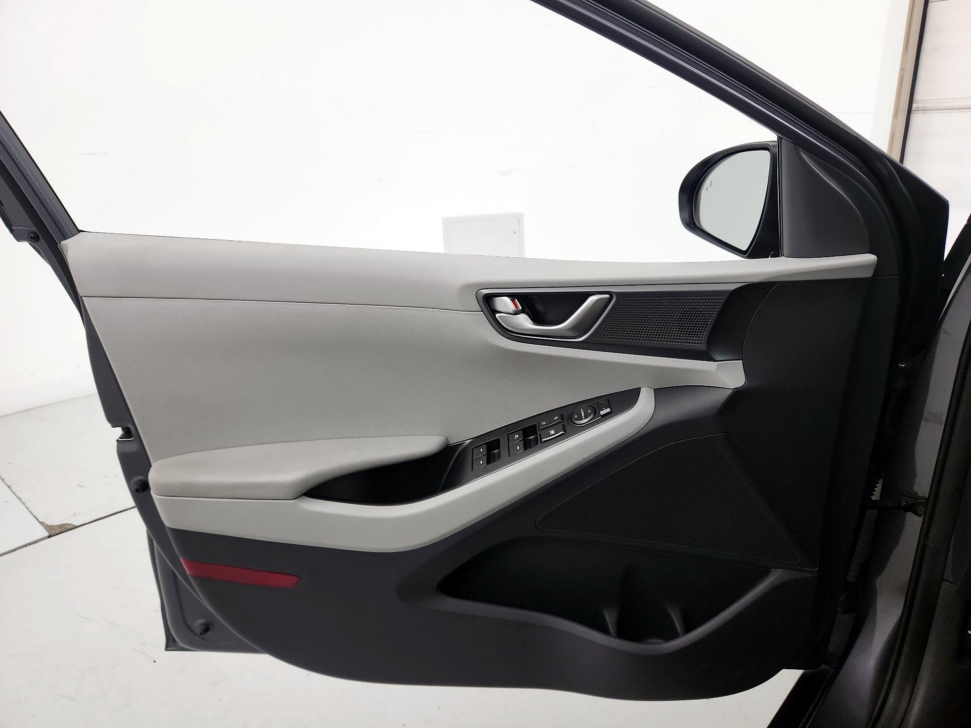 Thumbnail: 2020 Hyundai Ioniq - 12
