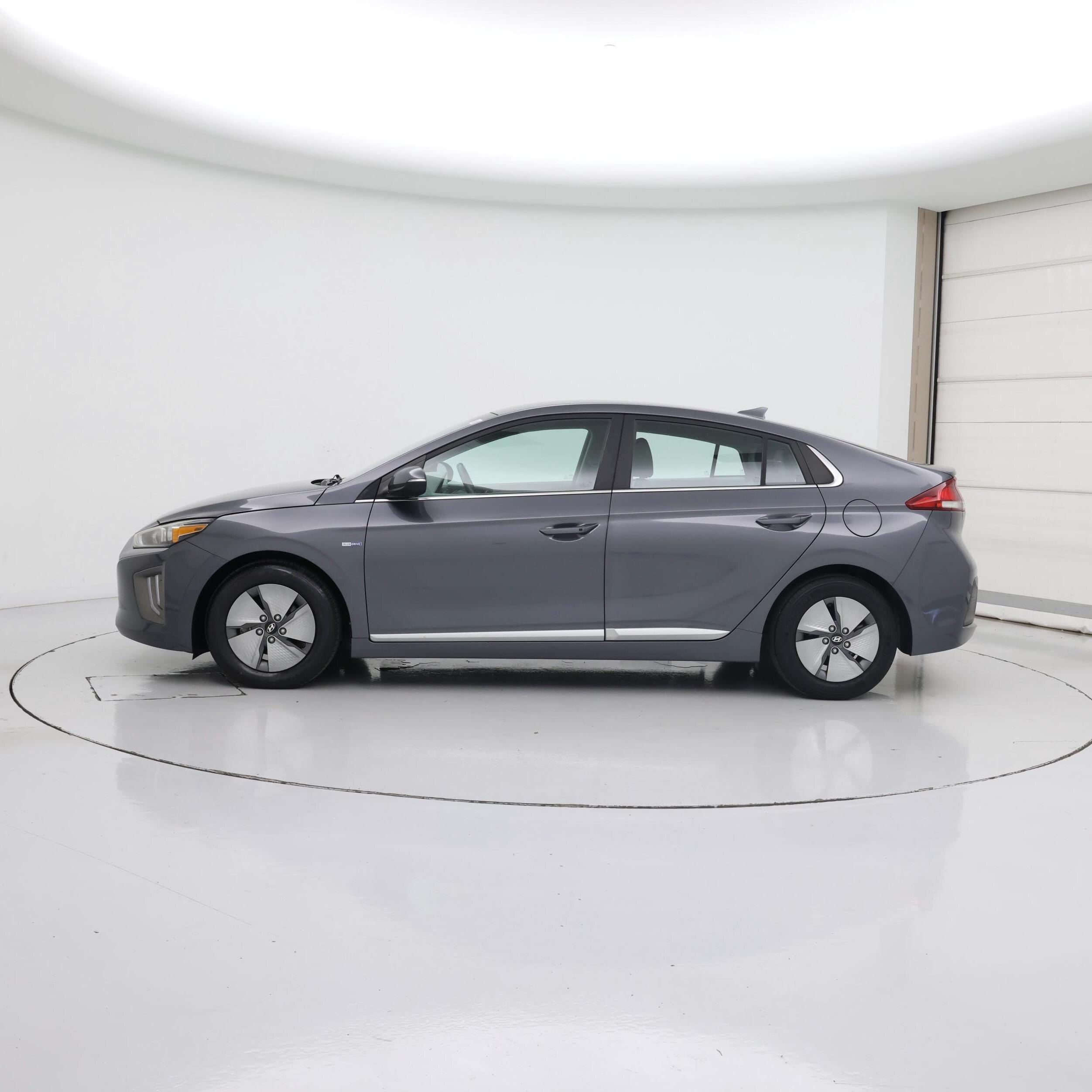 Thumbnail: 2020 Hyundai Ioniq - 3