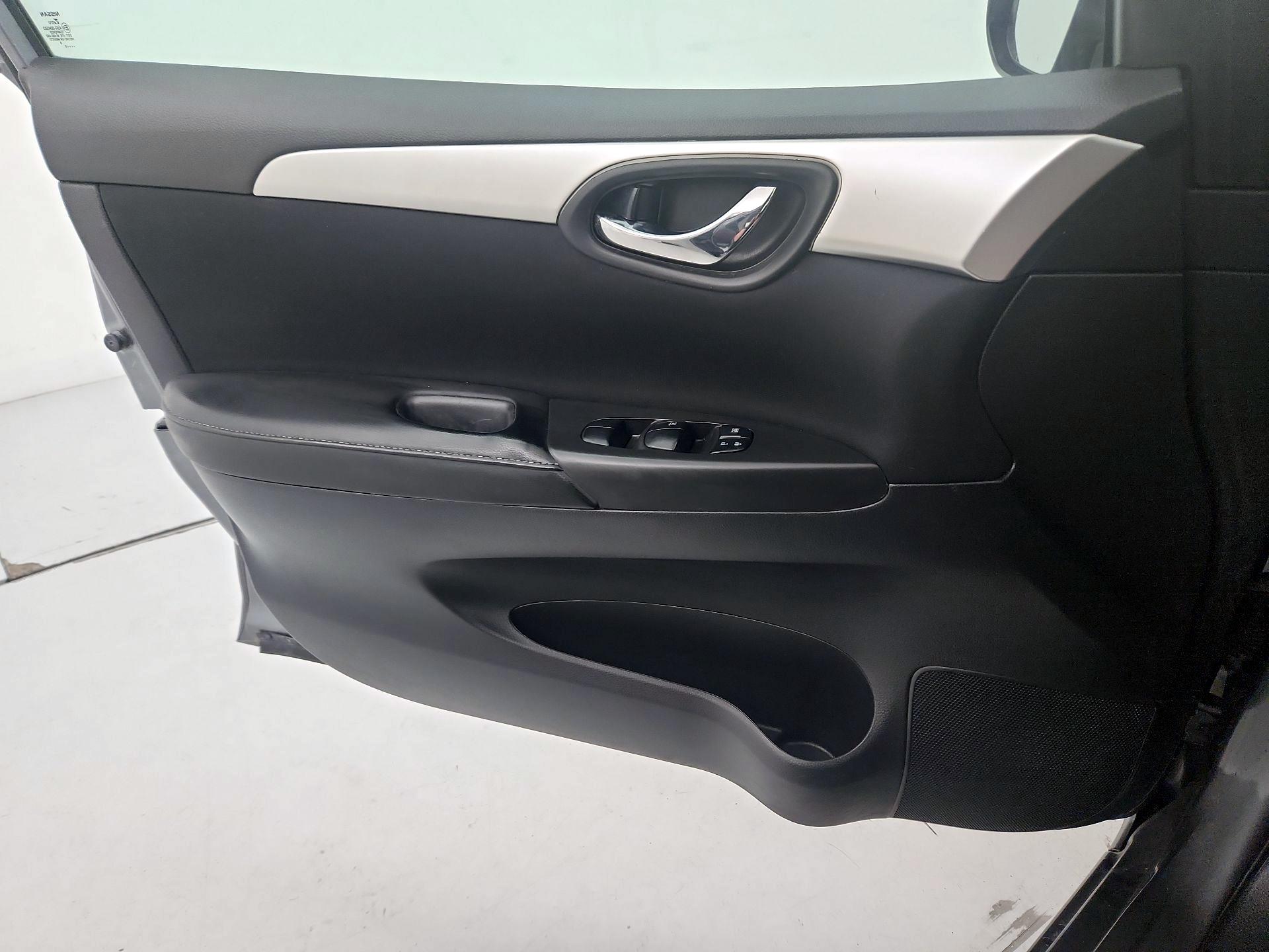 Thumbnail: 2019 Nissan Sentra - 12