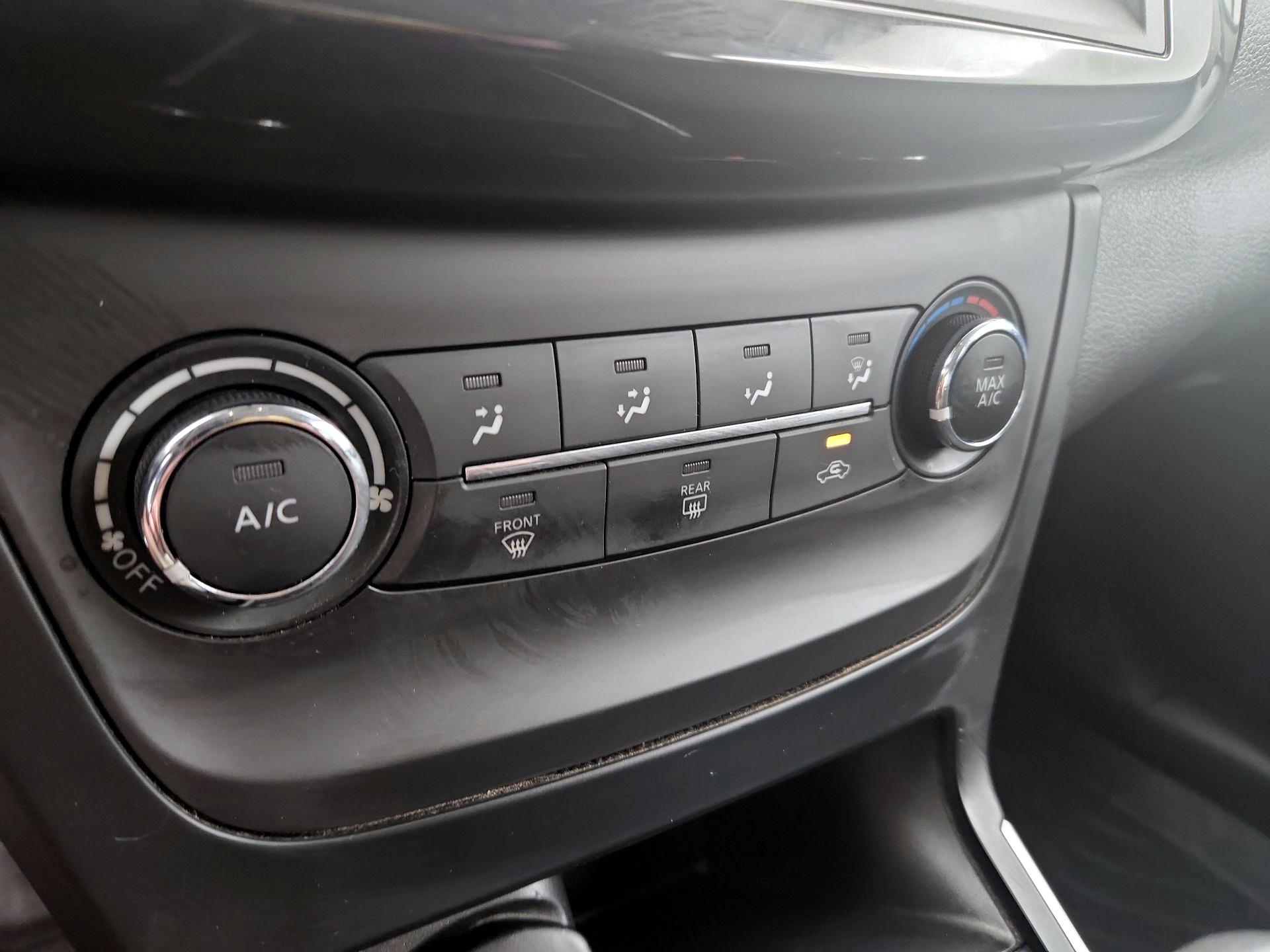 Thumbnail: 2019 Nissan Sentra - 16