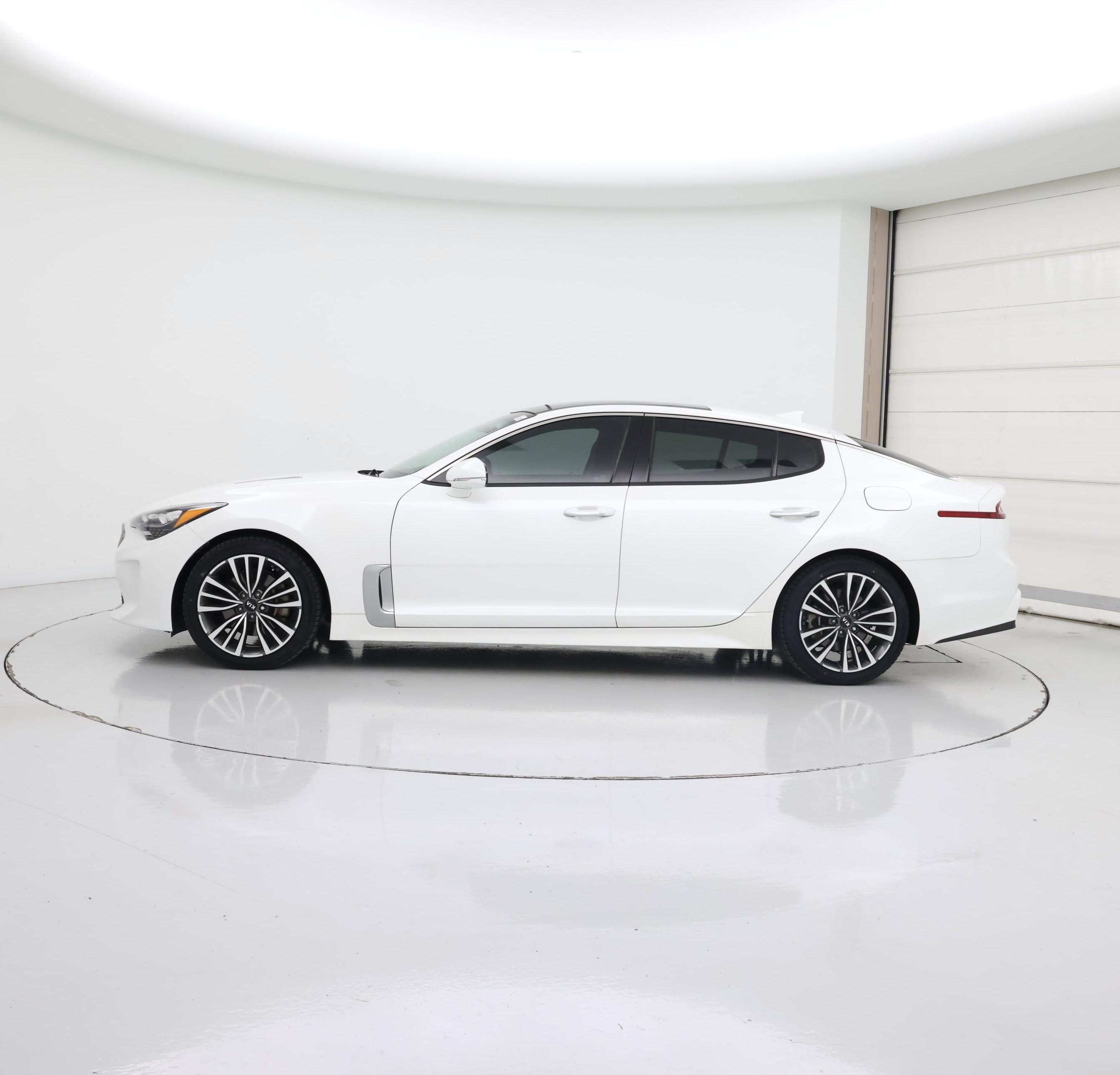 Thumbnail: 2018 Kia Stinger - 3