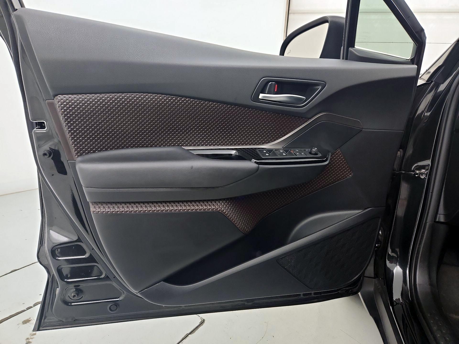Thumbnail: 2019 Toyota C-HR - 12