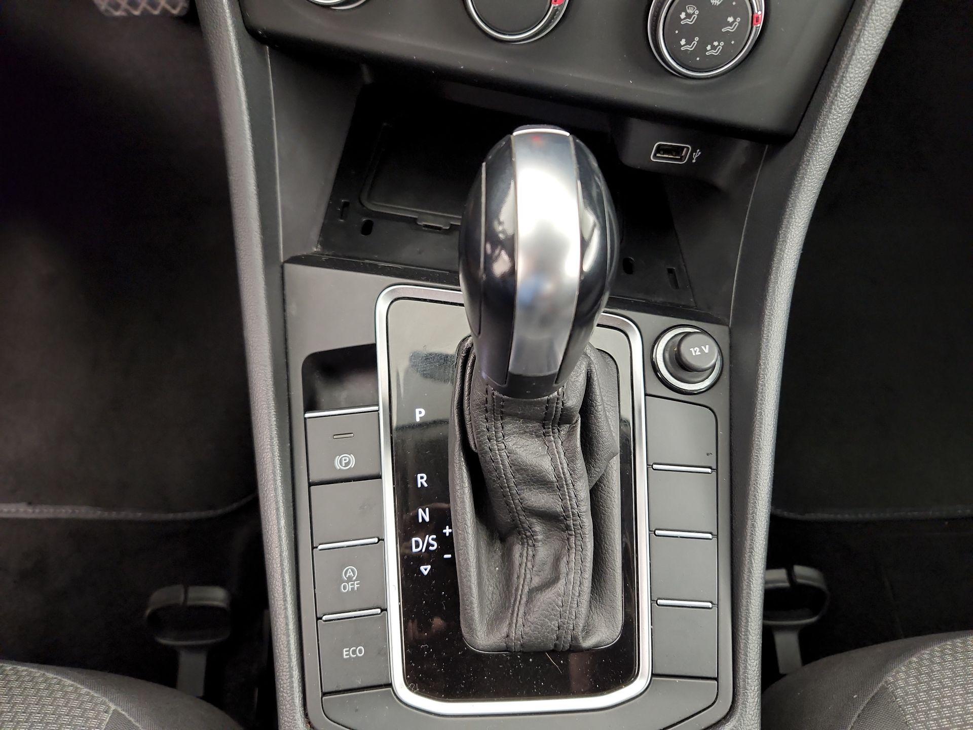 Thumbnail: 2019 Volkswagen Jetta - 17
