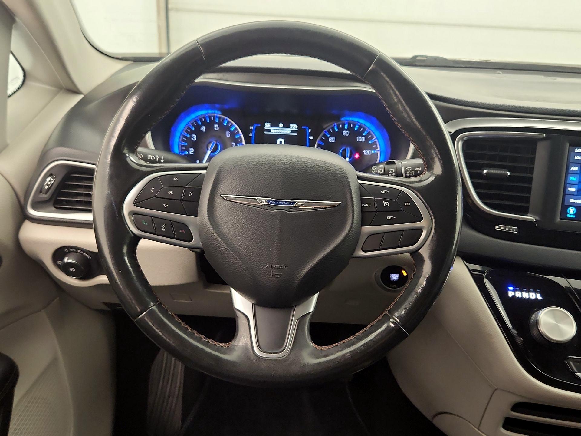 Thumbnail: 2020 Chrysler Pacifica - 10