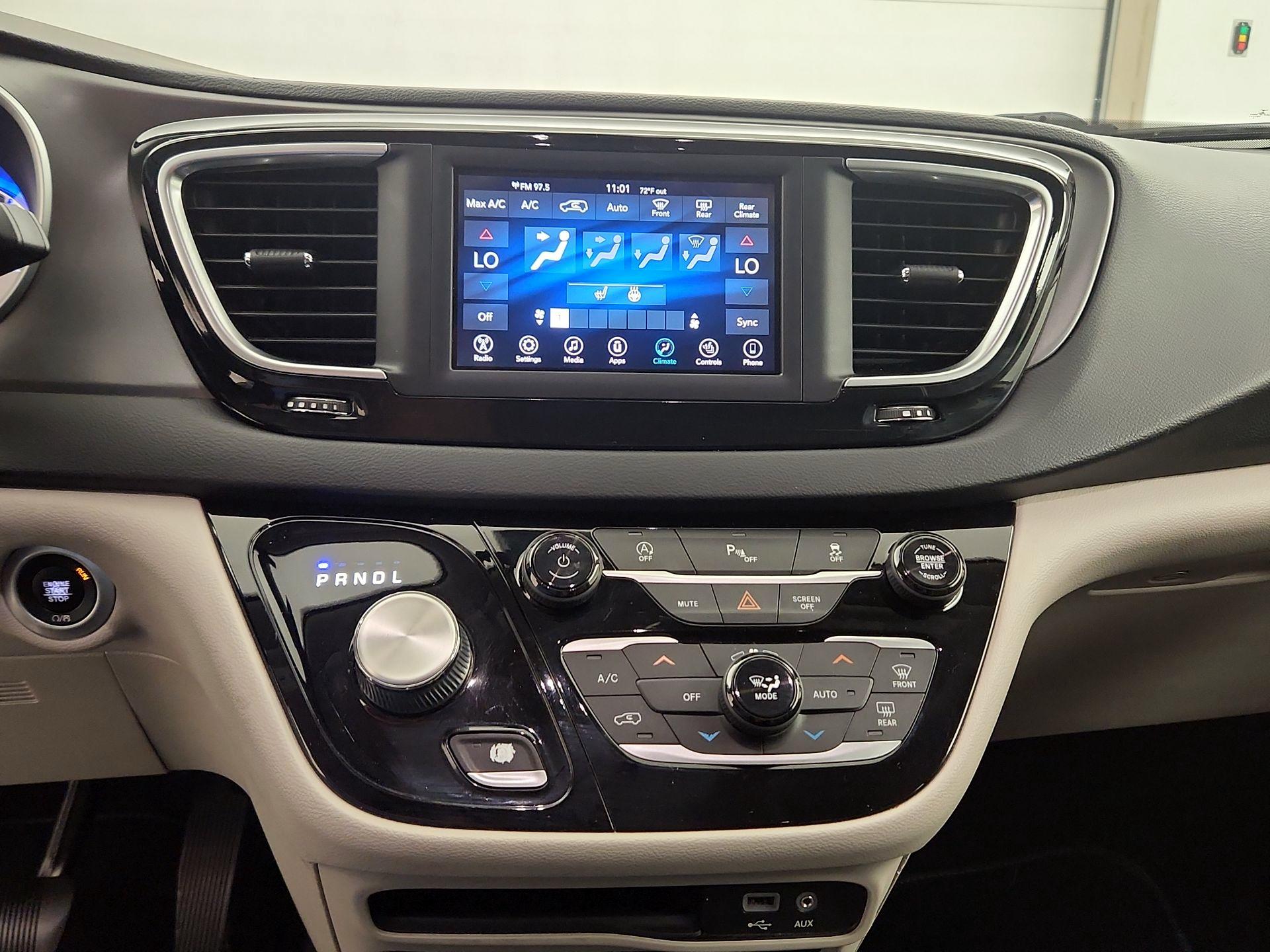 Thumbnail: 2020 Chrysler Pacifica - 16