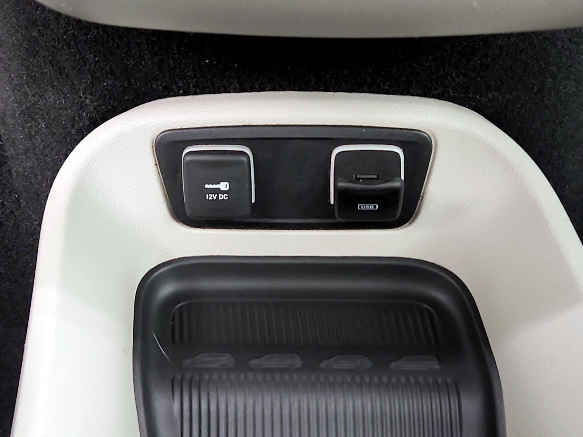 Thumbnail: 2020 Chrysler Pacifica - 18