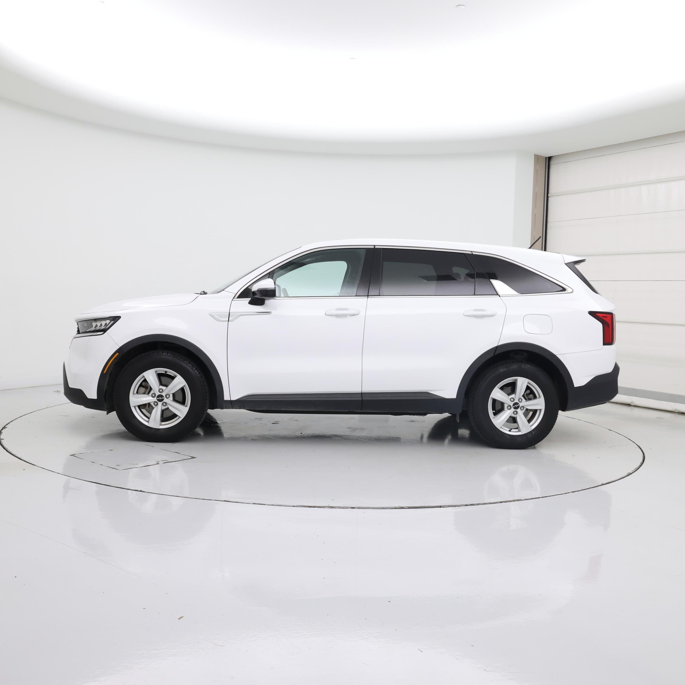Thumbnail: 2023 Kia Sorento - 3