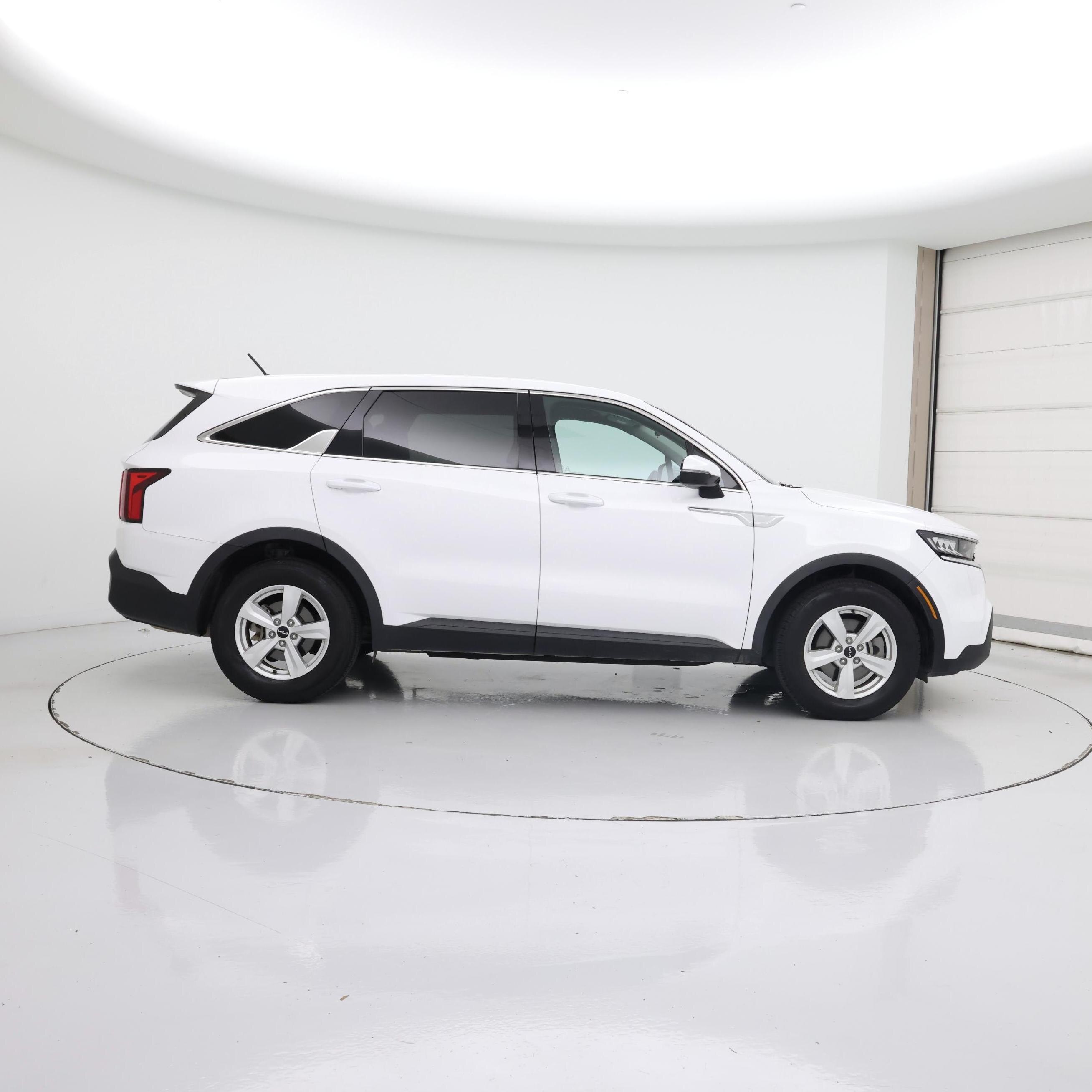 Thumbnail: 2023 Kia Sorento - 7