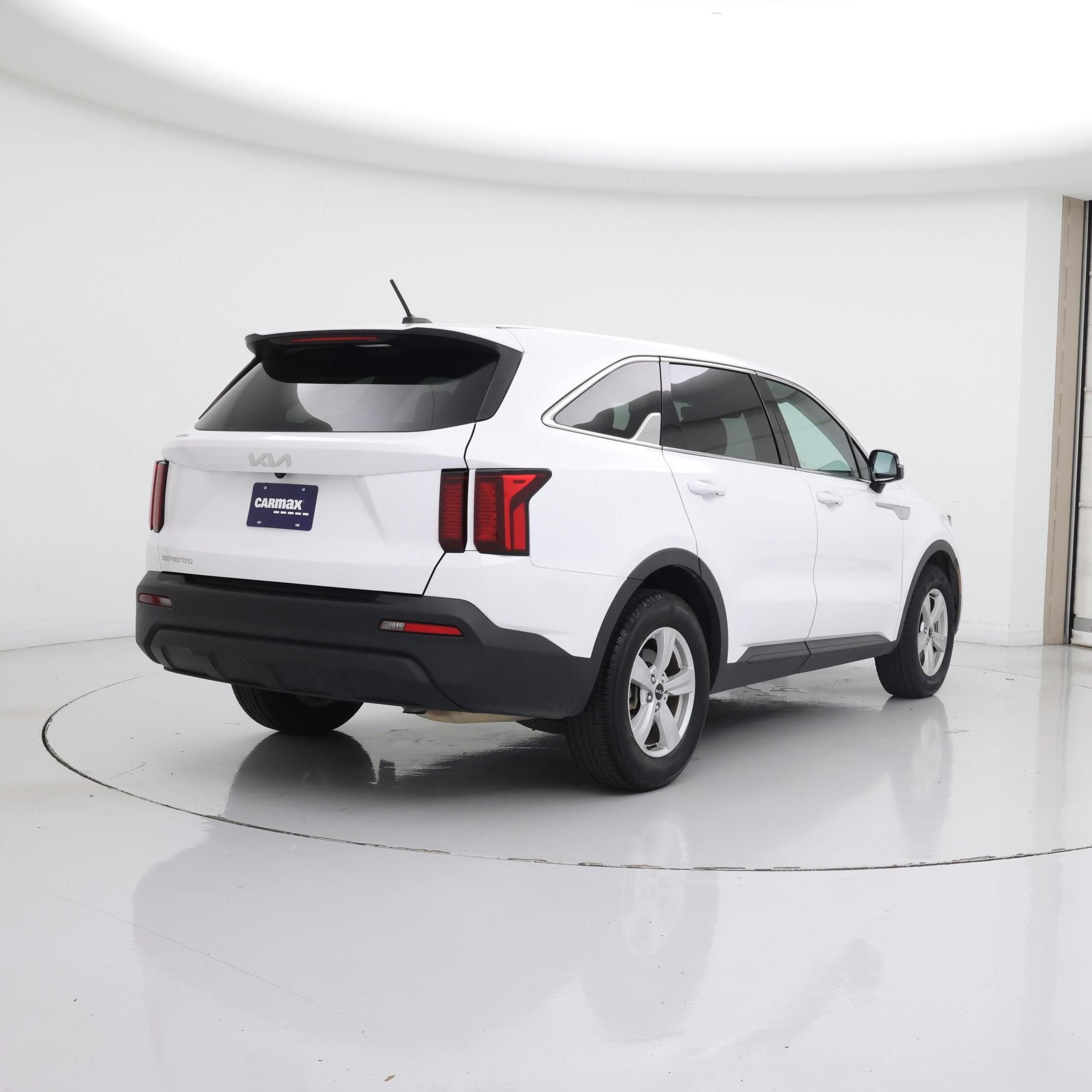 Thumbnail: 2023 Kia Sorento - 8