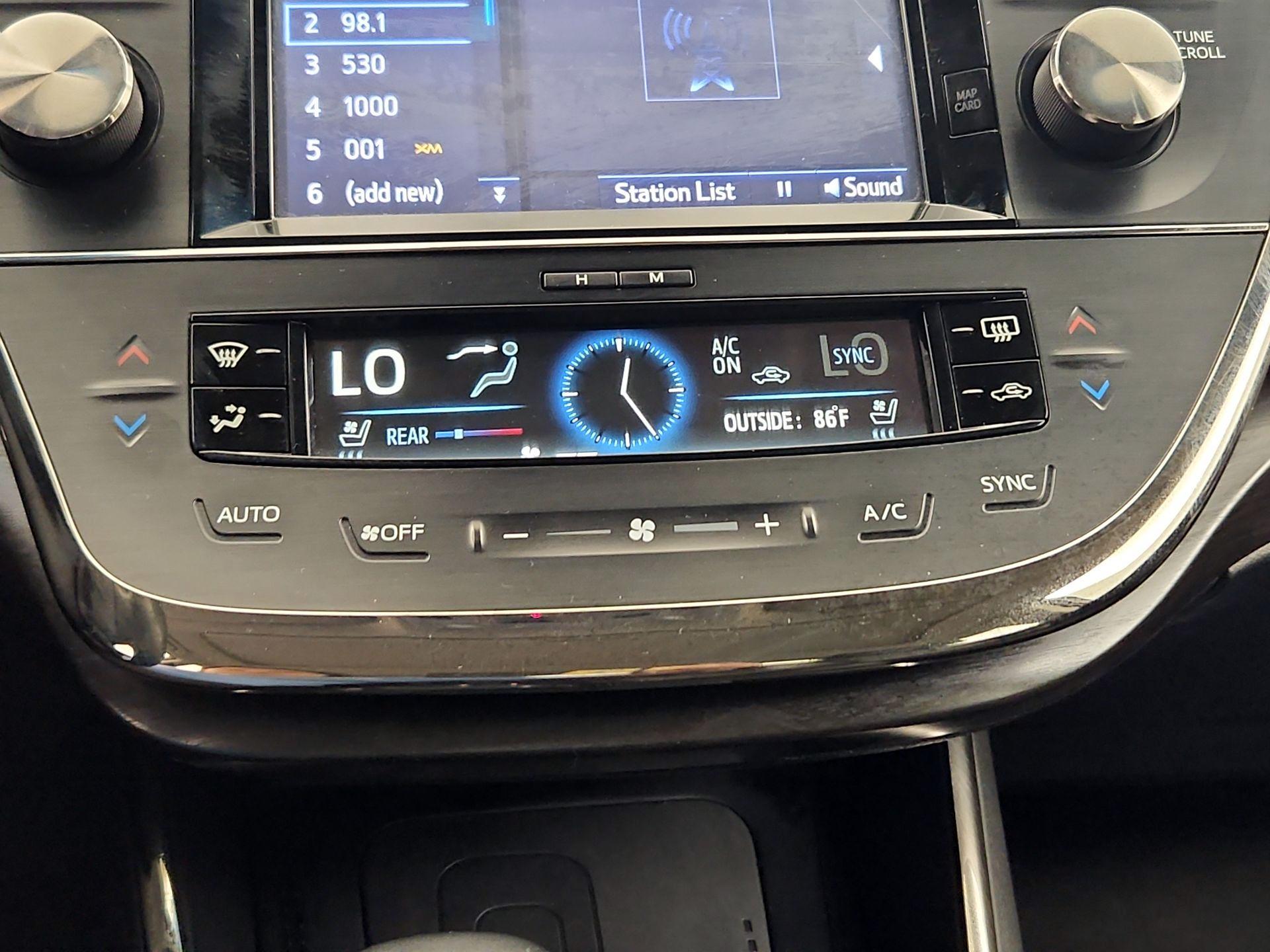 Thumbnail: 2016 Toyota Avalon - 17