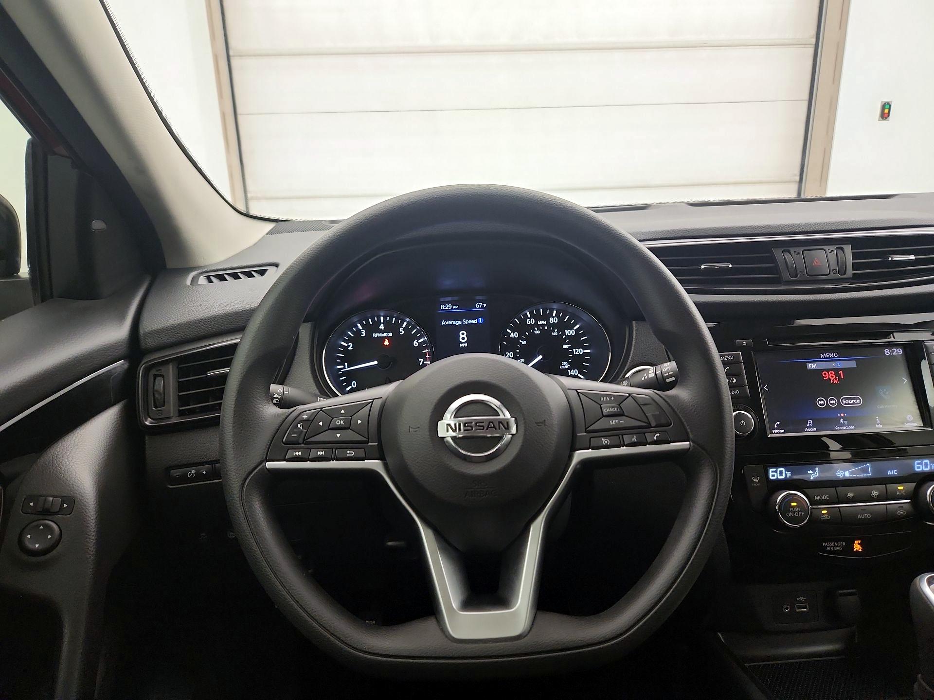 Thumbnail: 2020 Nissan Rogue Sport - 10