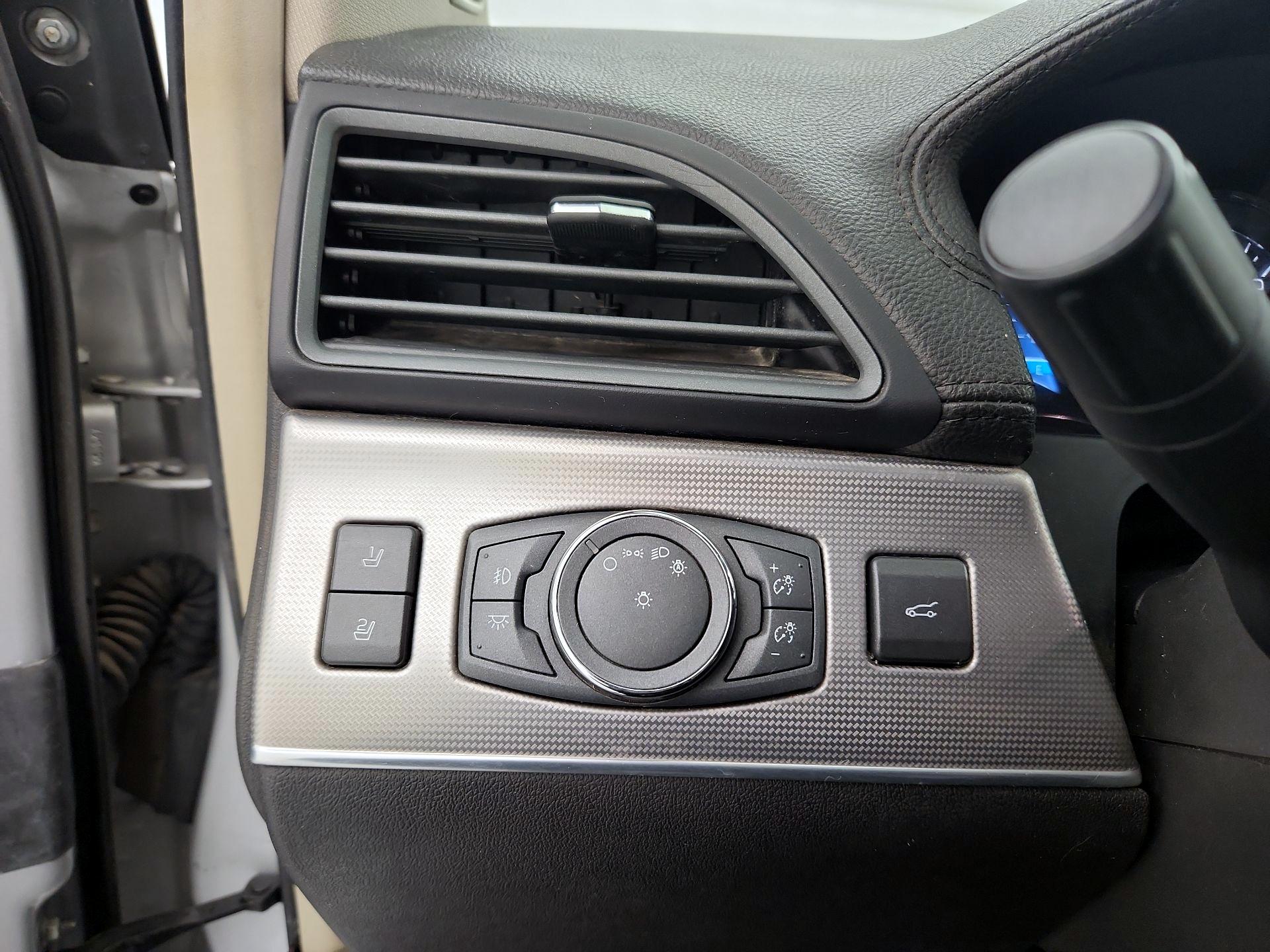 Thumbnail: 2015 Lincoln MKX - 13