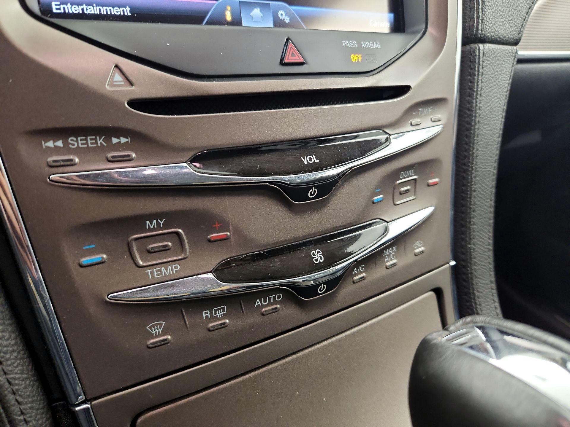 Thumbnail: 2015 Lincoln MKX - 16