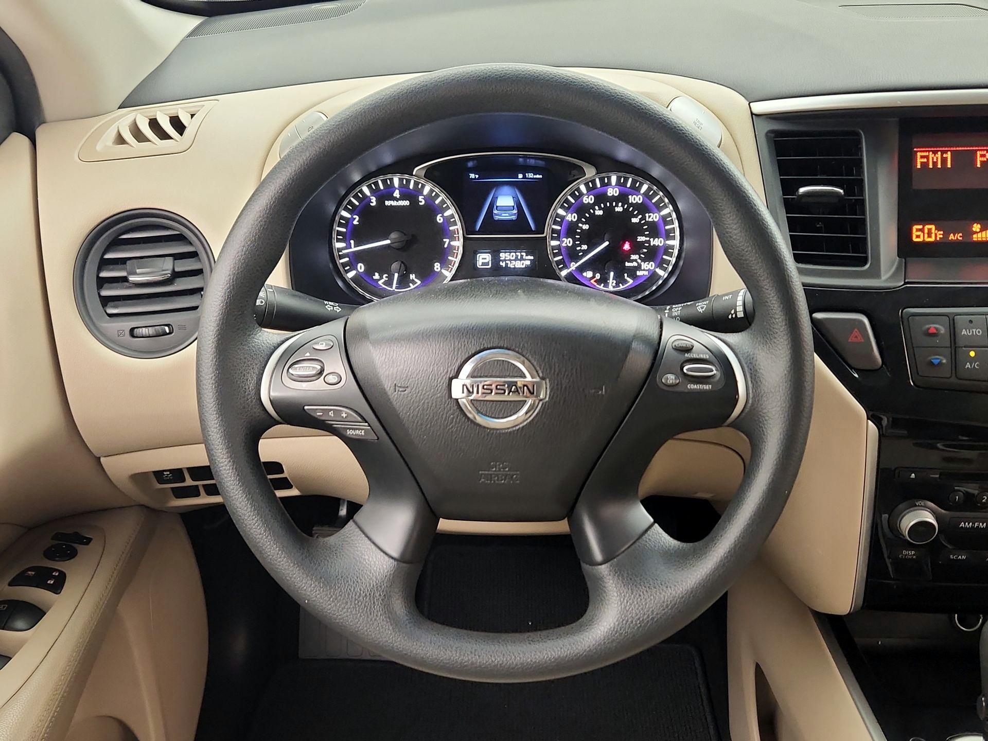 Thumbnail: 2016 Nissan Pathfinder - 10