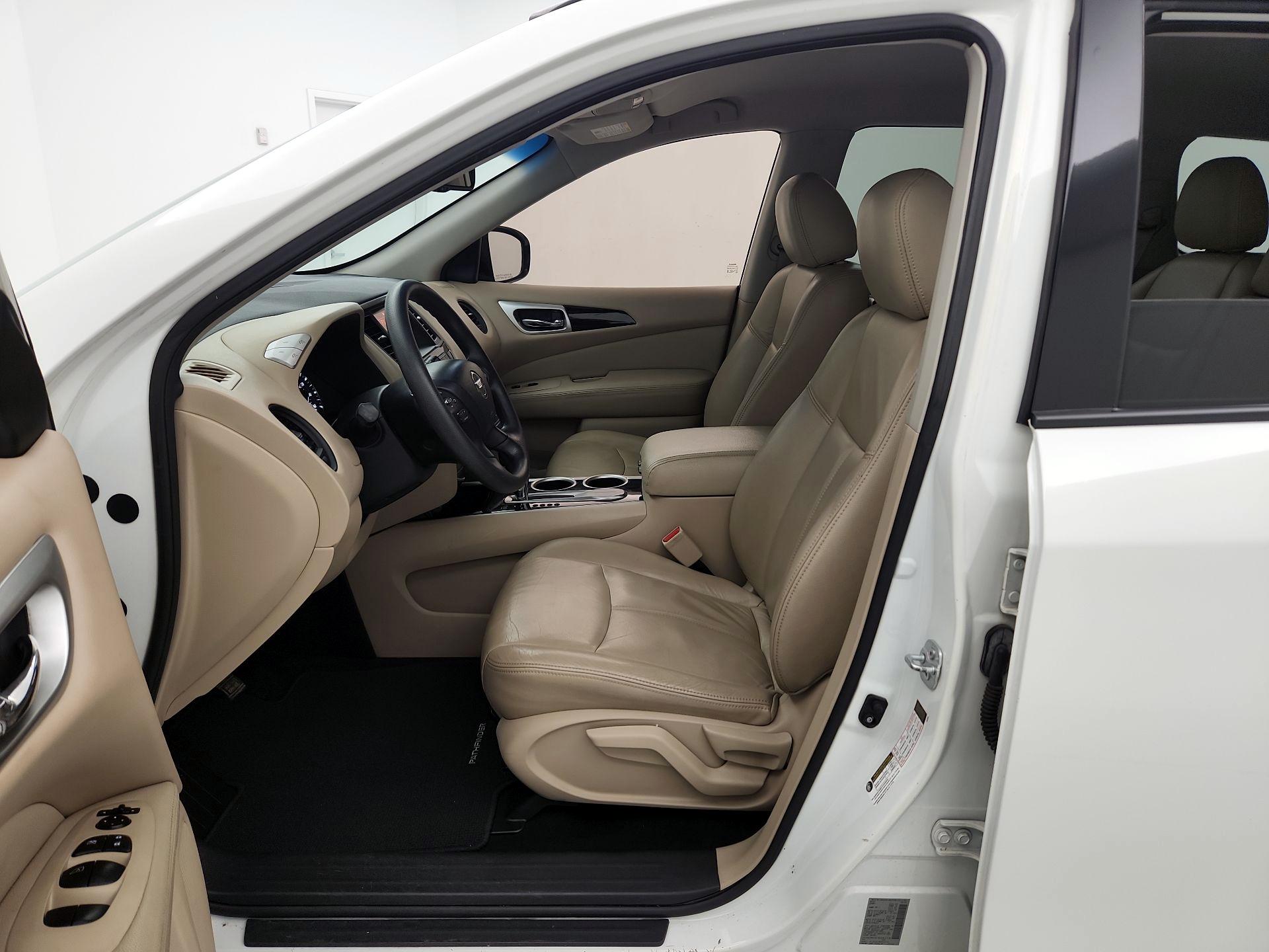 Thumbnail: 2016 Nissan Pathfinder - 11