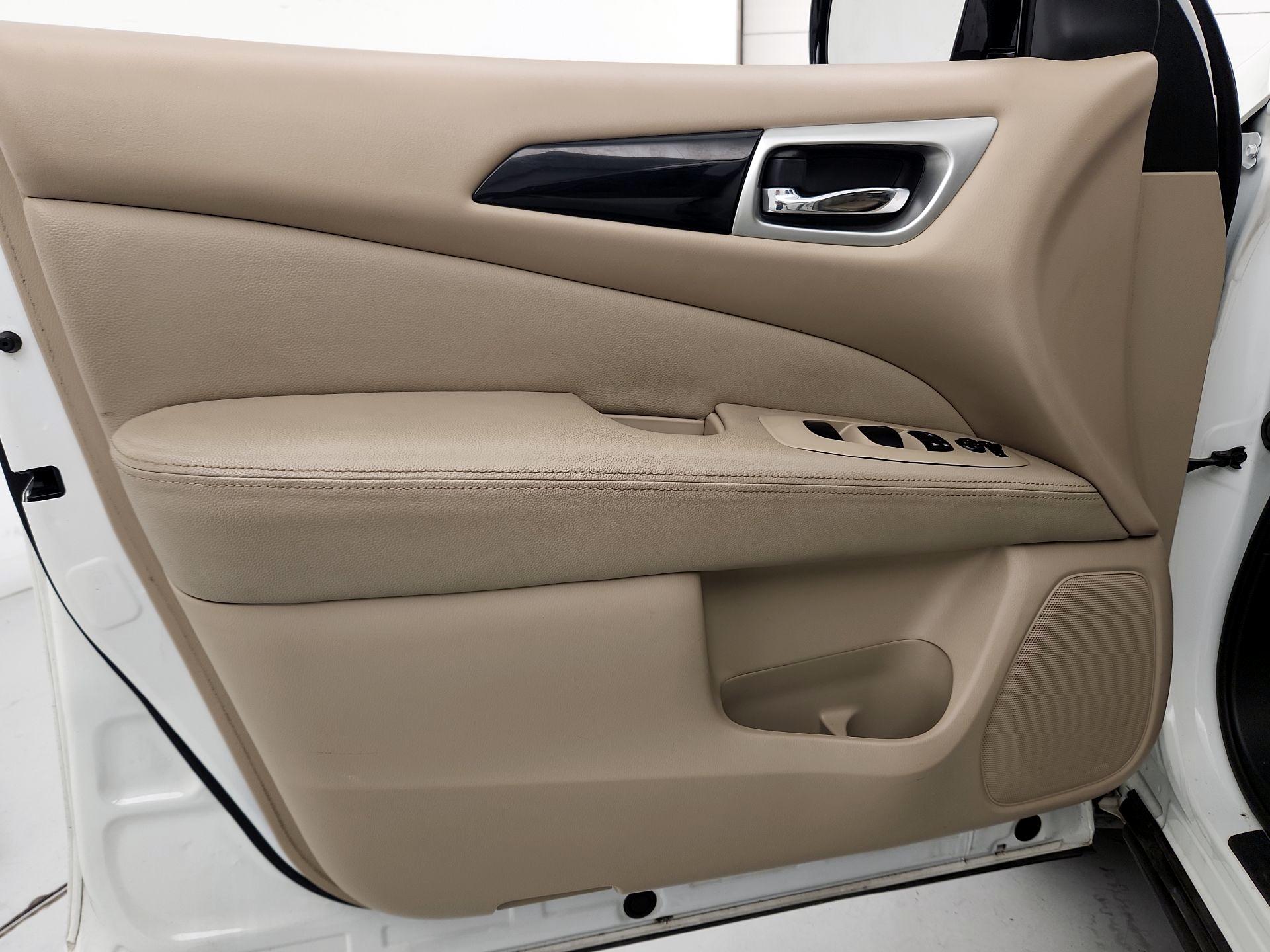 Thumbnail: 2016 Nissan Pathfinder - 12