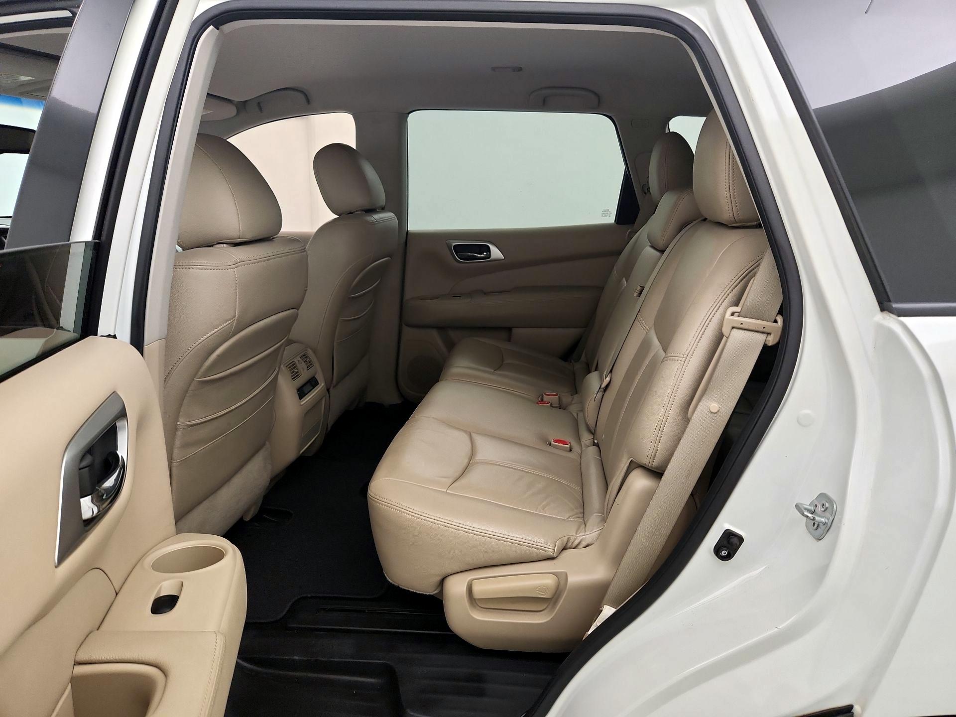 Thumbnail: 2016 Nissan Pathfinder - 18