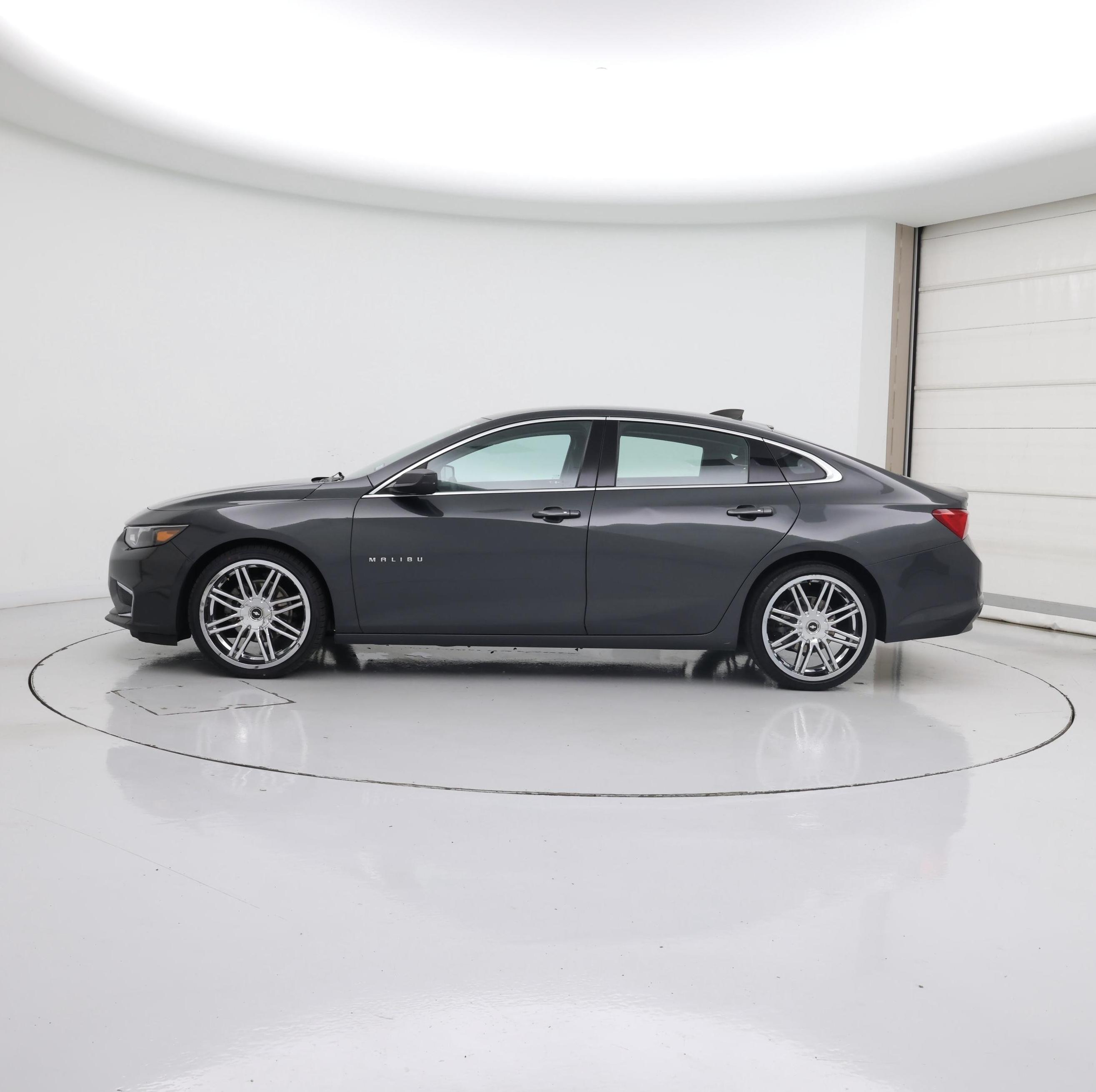 Thumbnail: 2018 Chevrolet Malibu - 3
