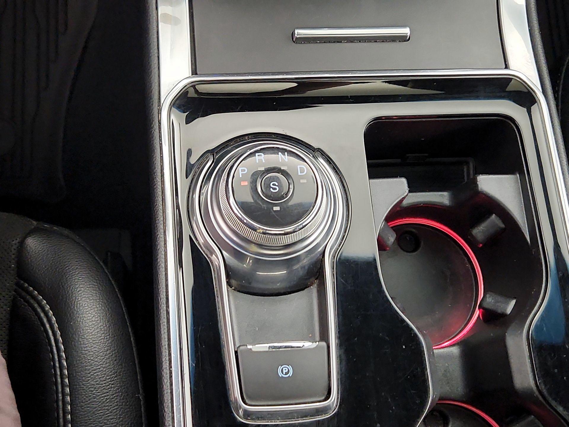 Thumbnail: 2019 Ford Edge - 18