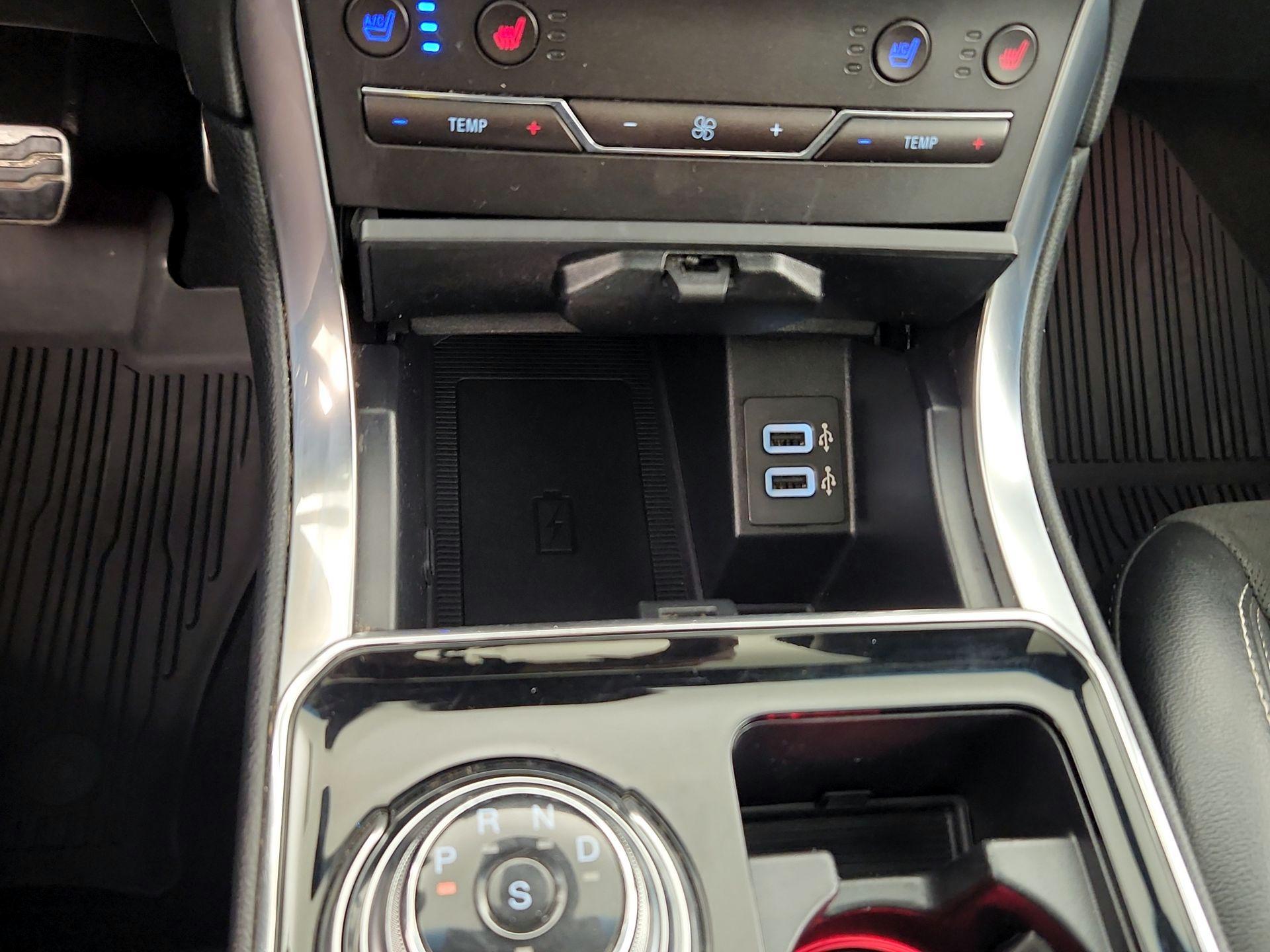 Thumbnail: 2019 Ford Edge - 19