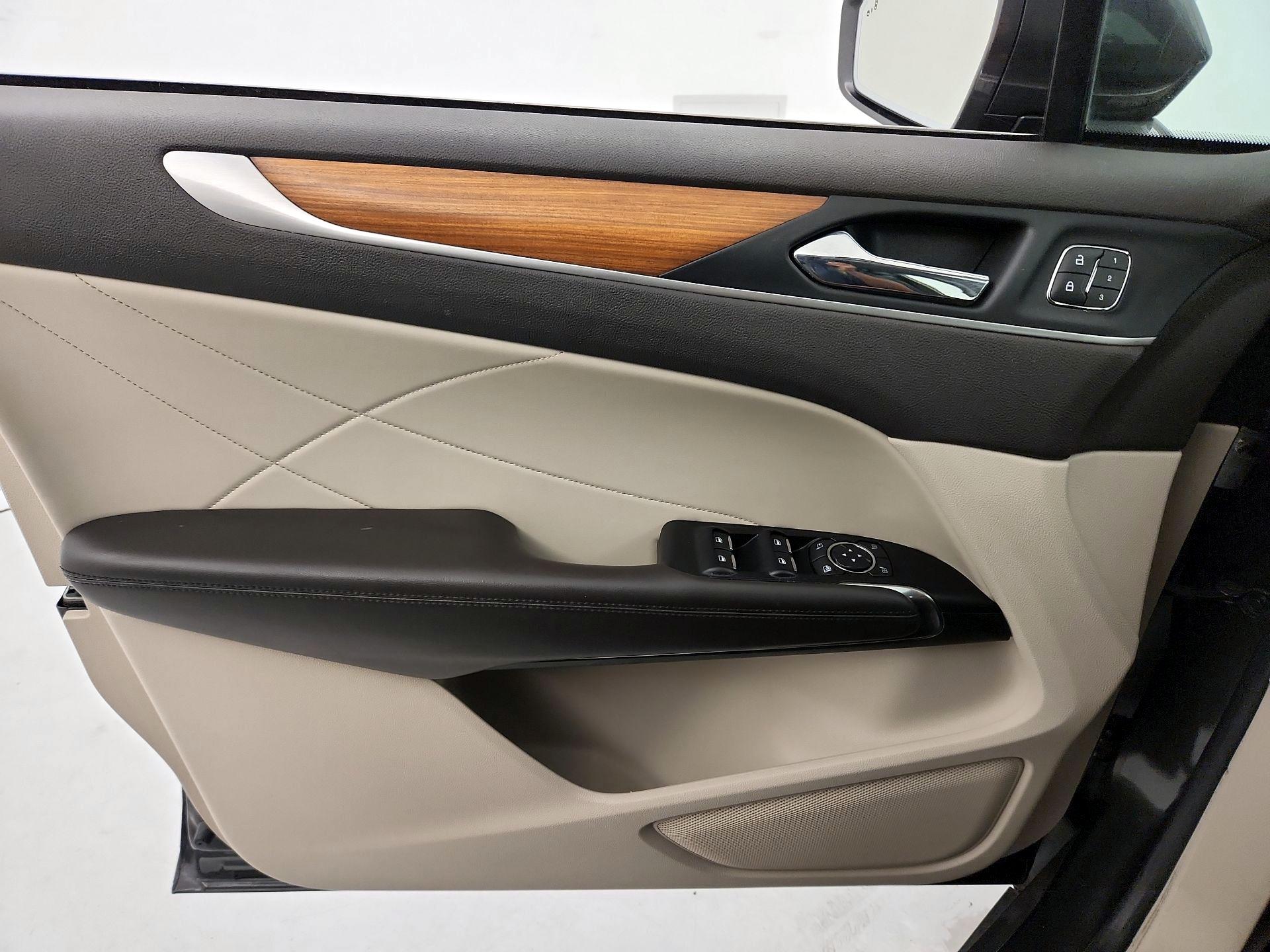 Thumbnail: 2019 Lincoln MKC - 12