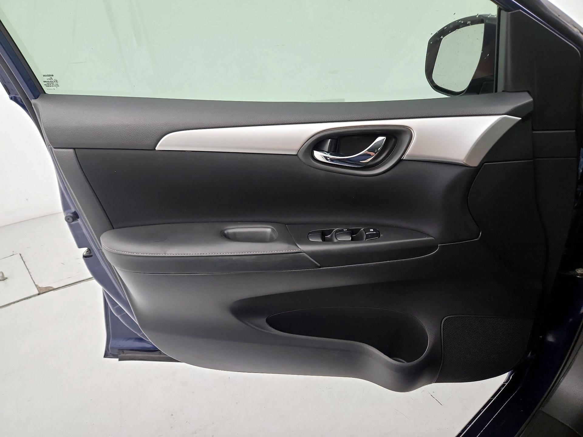 Thumbnail: 2019 Nissan Sentra - 12