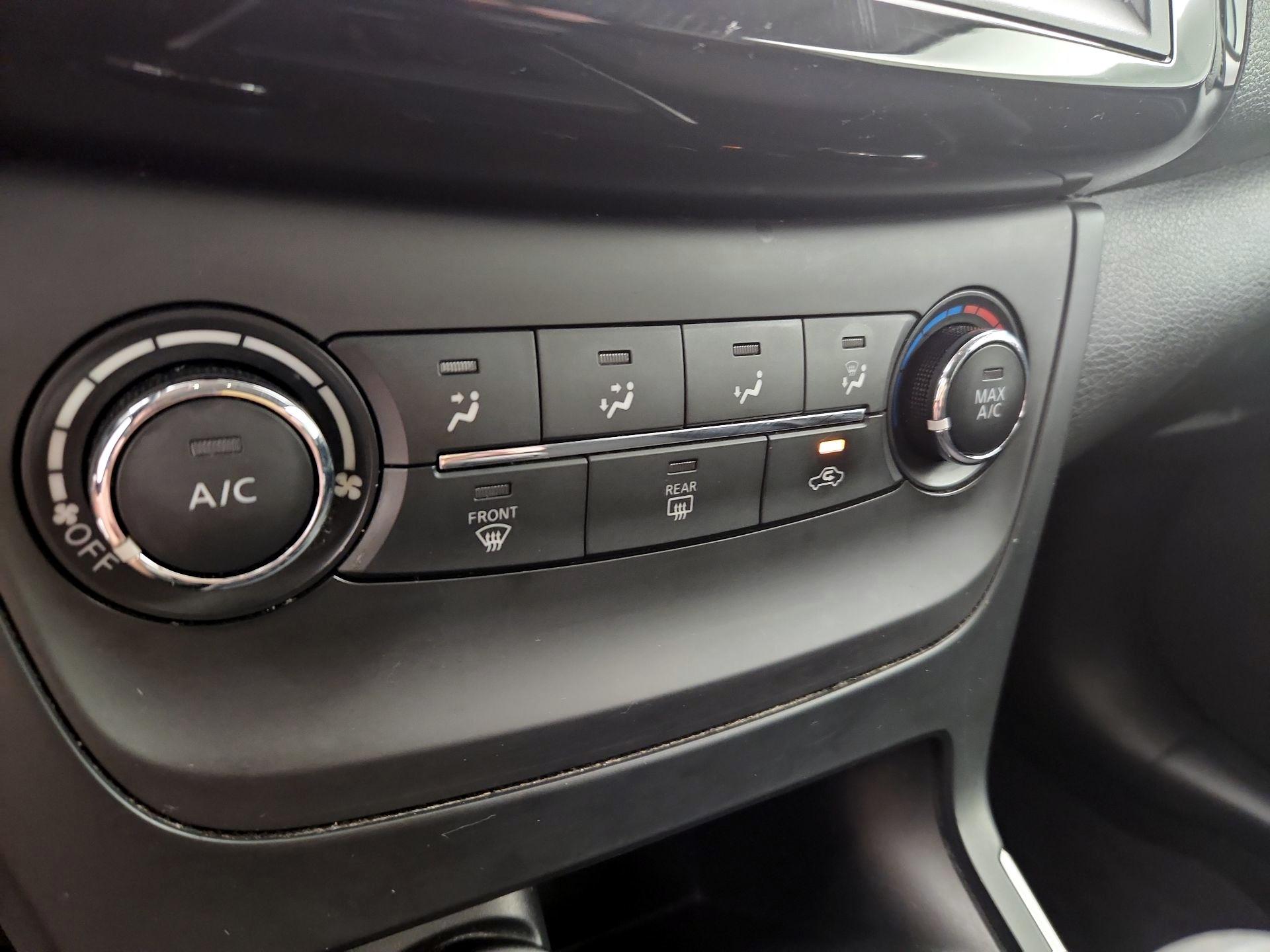 Thumbnail: 2019 Nissan Sentra - 16