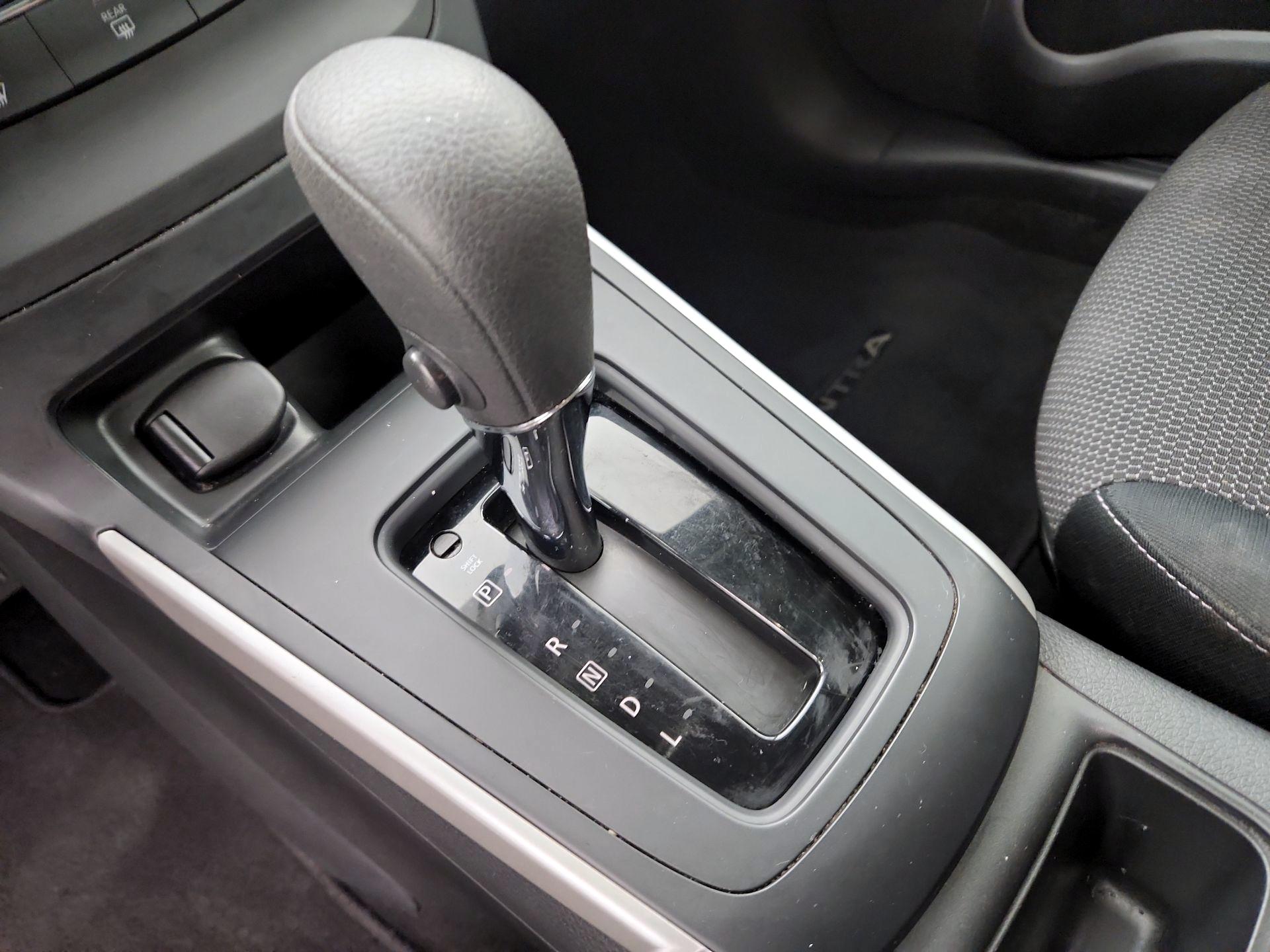 Thumbnail: 2019 Nissan Sentra - 17