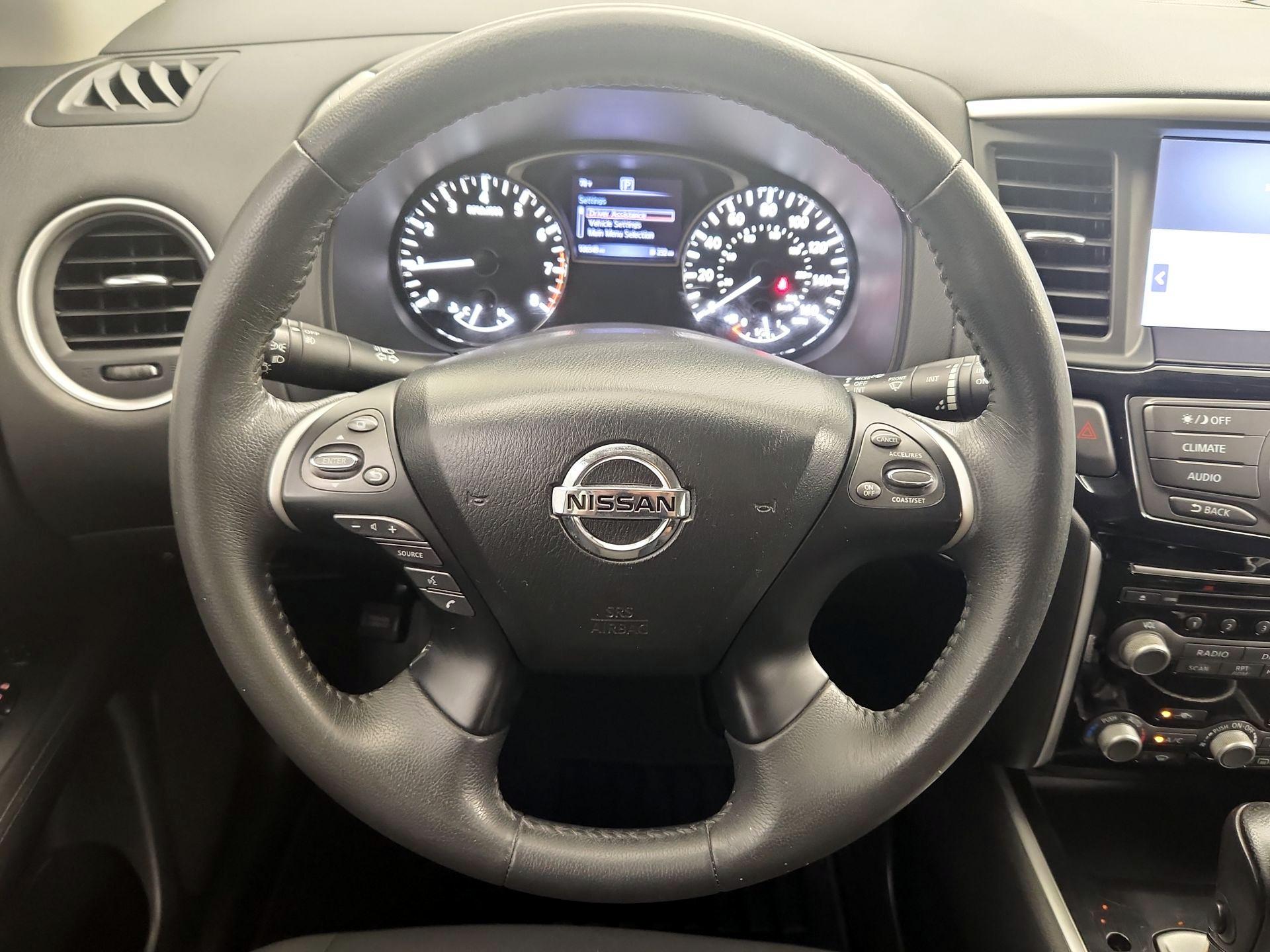 Thumbnail: 2017 Nissan Pathfinder - 10